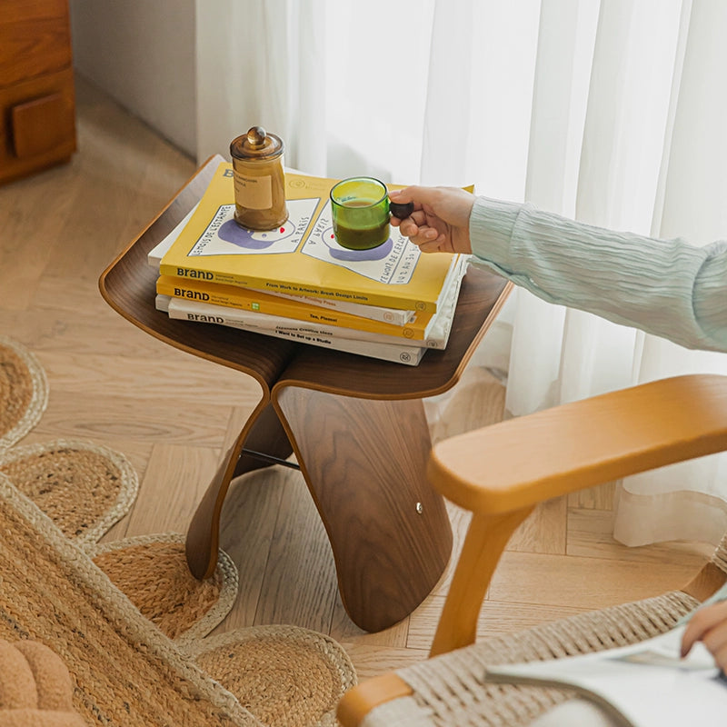 Schmetterling Couchtisch Hocker Designer Sofa Seite paar Ins Wind Massivholz niedriger Hocker kreative gebogene Platte kleiner Hocker 