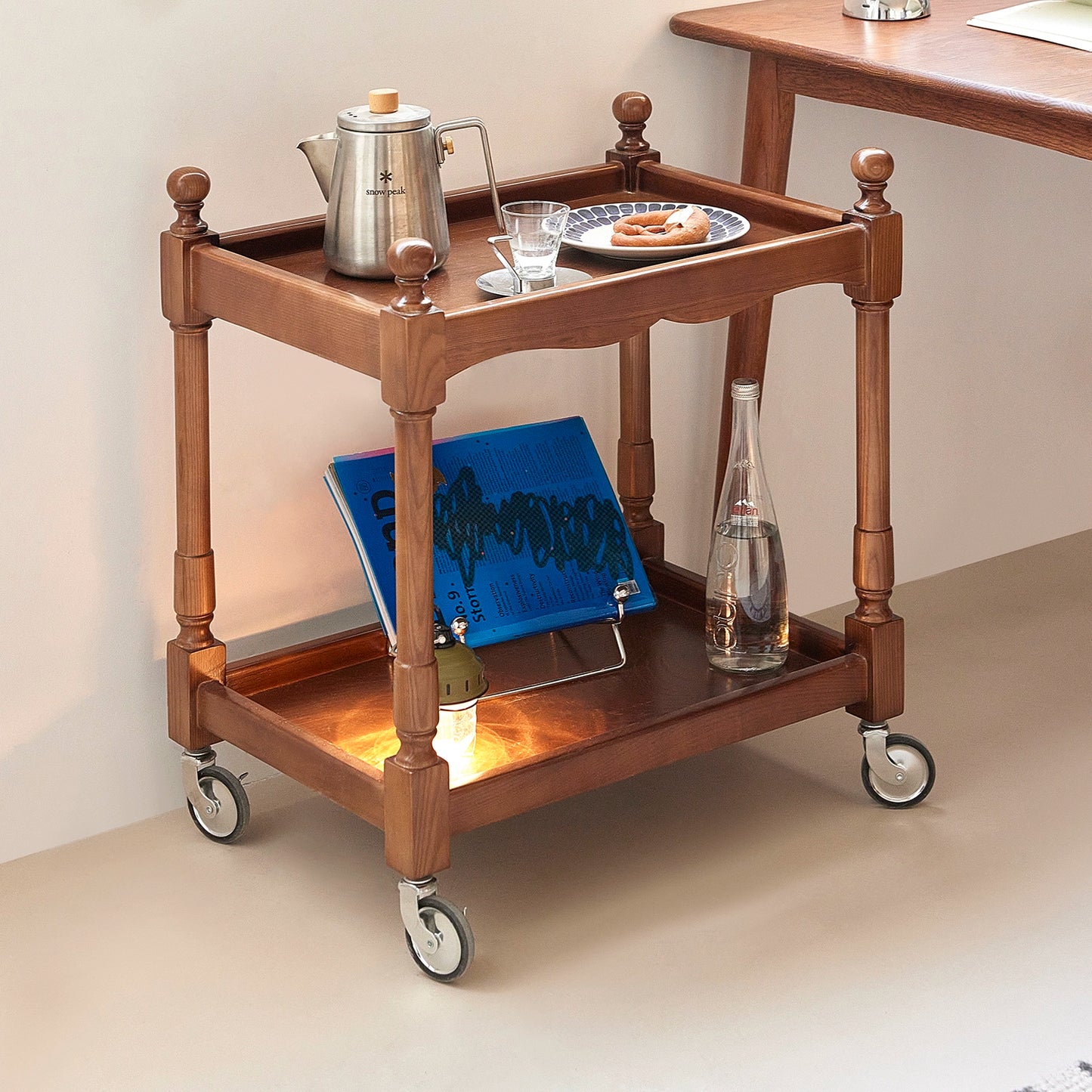 Mittelalterlicher Trolley aus Massivholz, französisches abnehmbares Sofa, Seite, paar Retro-Nachttisch-Lagerregale 