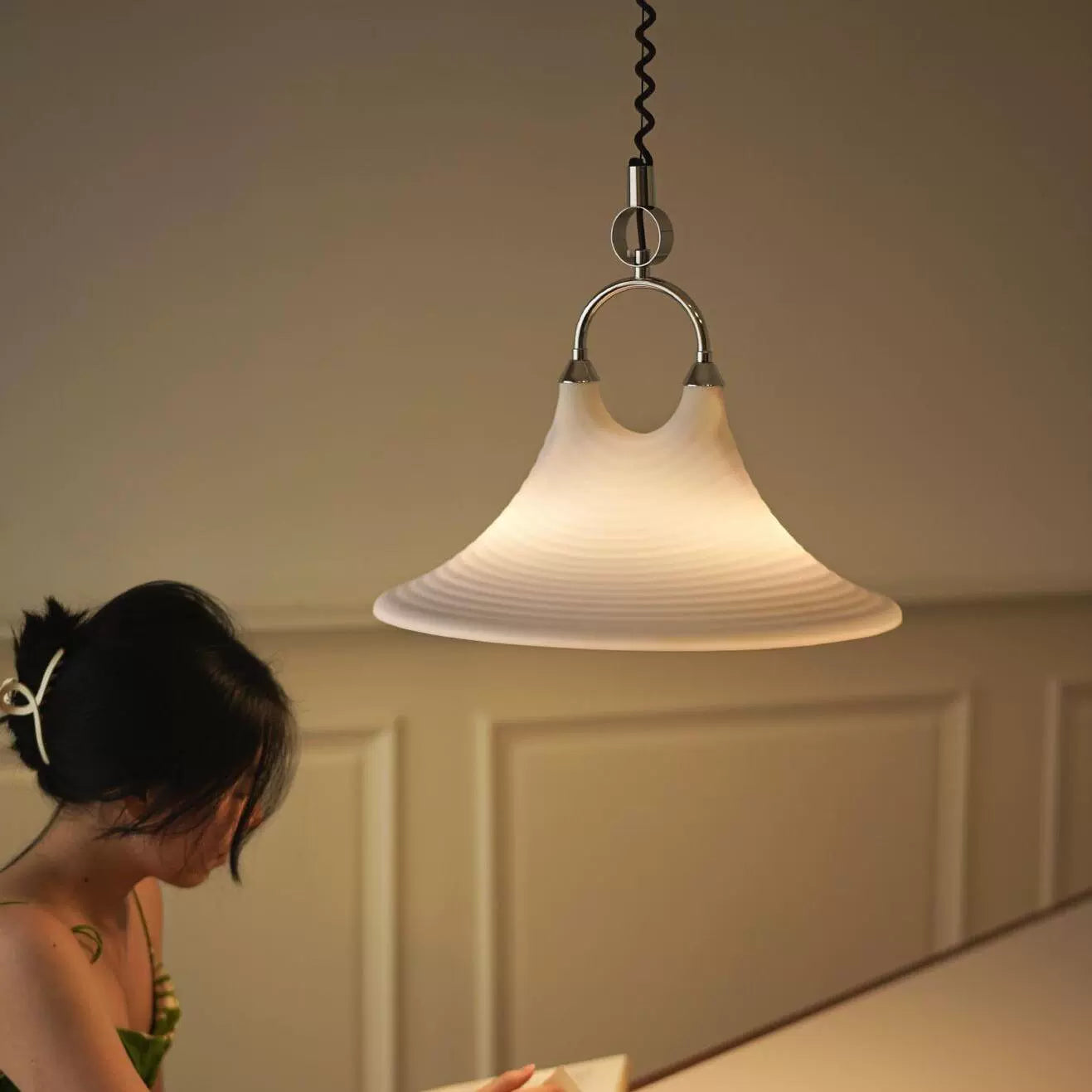 Mittelalterlicher bemalter Kronleuchter für Esszimmer, Wohnzimmer, Nachttischlampe, Hornleuchte, einziehbarer Kronleuchter mit gestreifter Kunst, Strohhut 