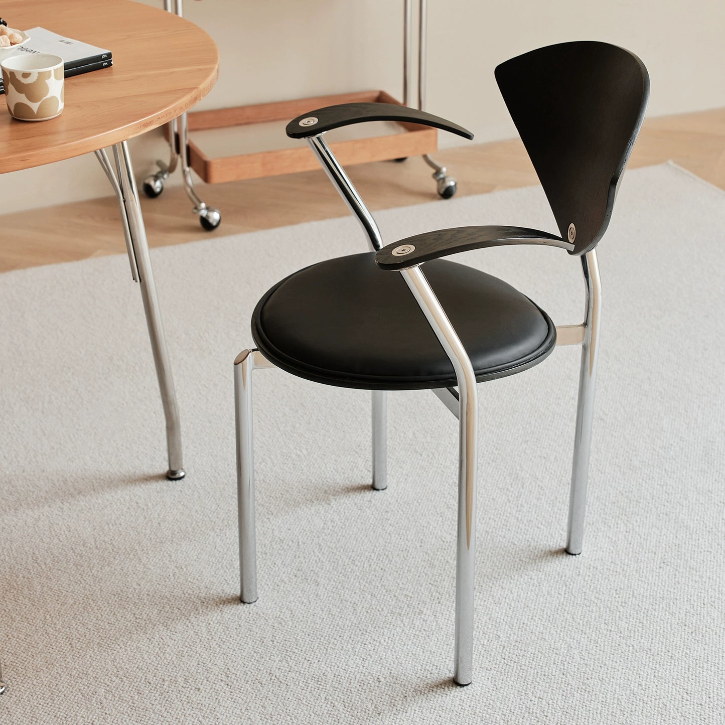 Mittelalterlicher Designer-Esszimmerstuhl Café-Einzelstuhl Retro kreativer leichter Luxus Schmiedeeisenstuhl Massivholz-Rückenlehne 