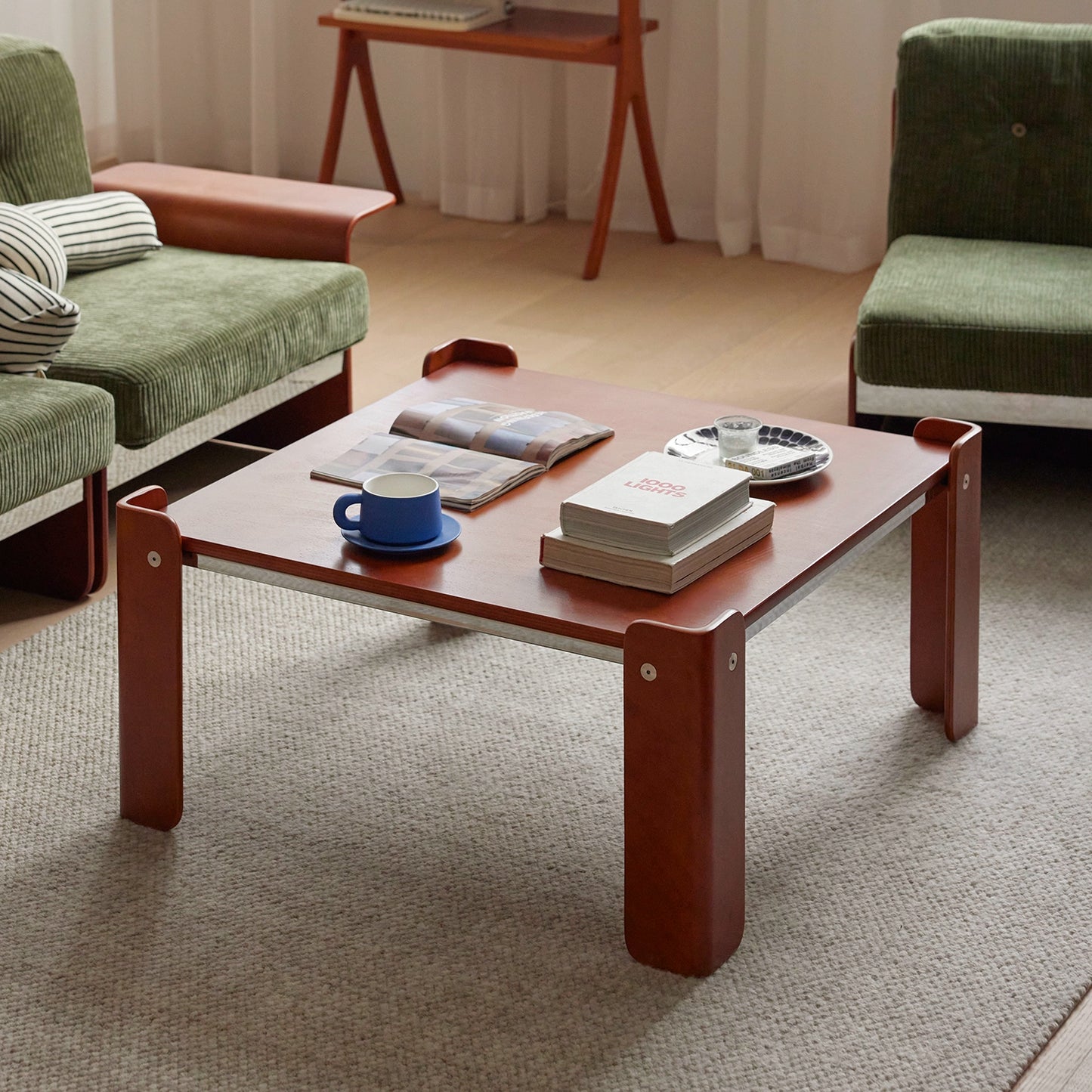 Mittelalterlicher Couchtisch aus Massivholz, nordisches Sofa, kleiner quadratischer Tisch, schlichter moderner Balkon-Ecktisch, leichter Luxus, hohes Gefühl 