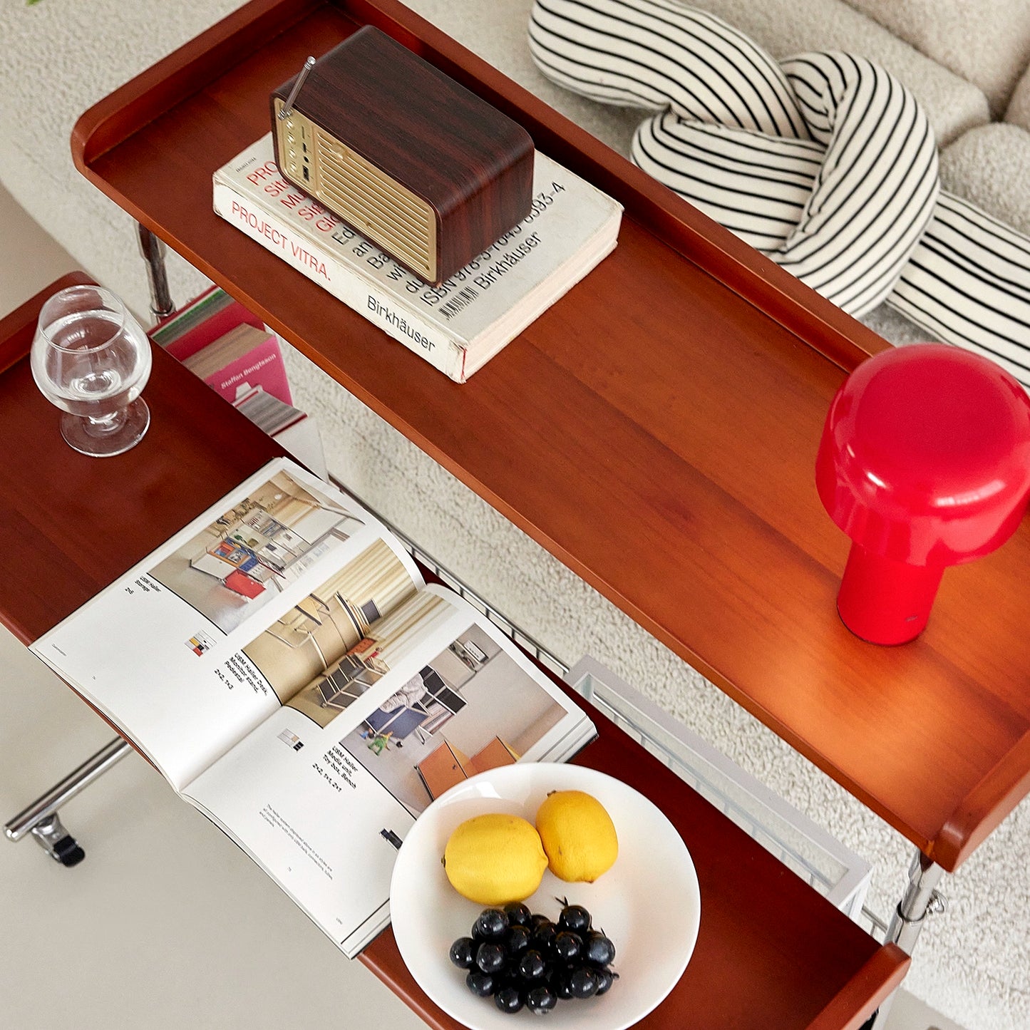 Hebbarer Schreibtisch, mittelalterlicher Massivholz-Sofa-Beistelltisch, paar kleine Wohnungs-Mobil-Couchtisch, Nachttisch 