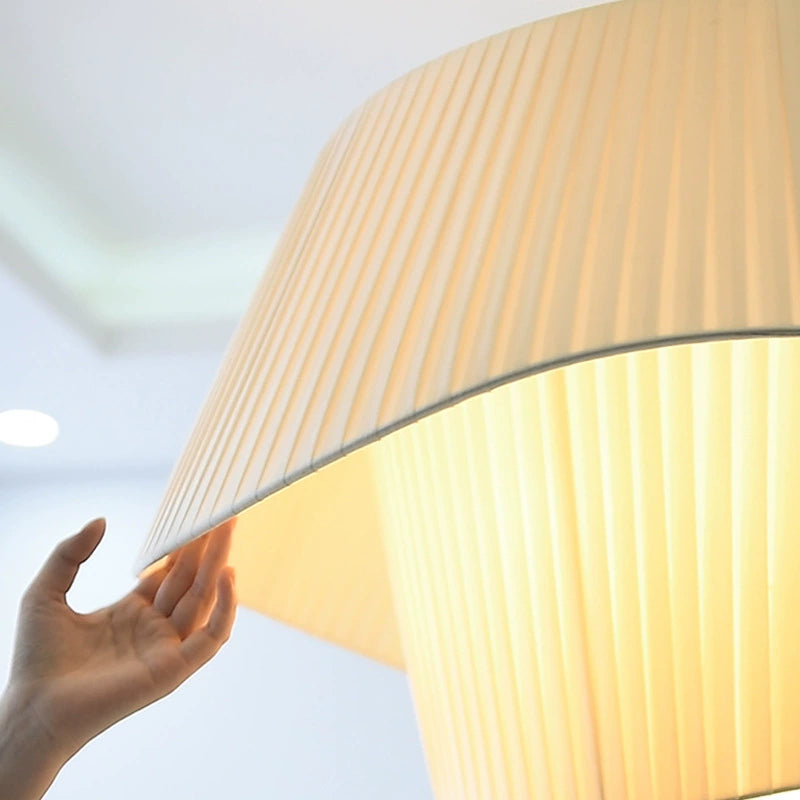 Französischer mittelalterlicher Kronleuchter Stoffoberfläche Champagnerfarbe Wohnzimmer Hauptlicht stromlinienförmiges einfaches Schlafzimmer Atmosphärenlicht 