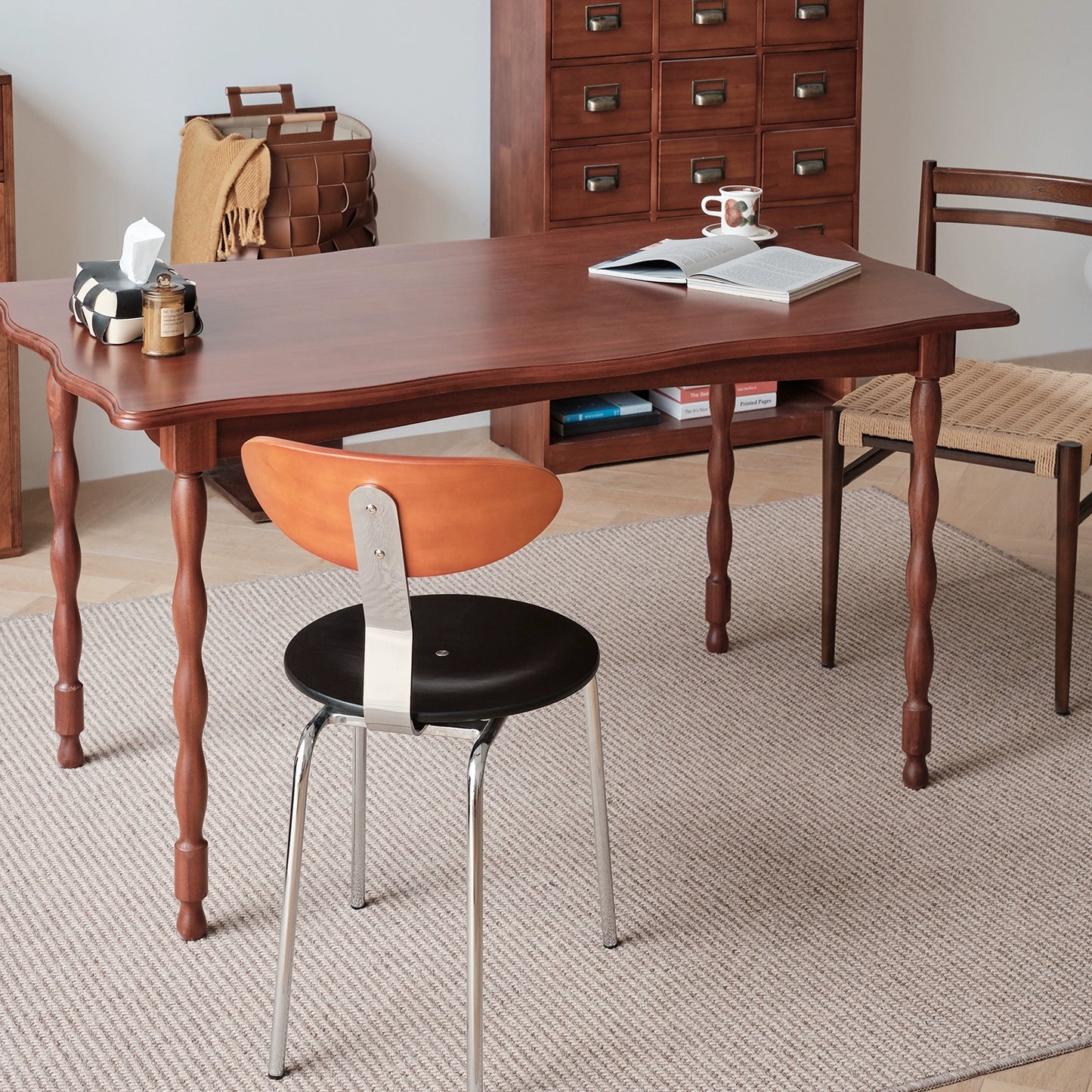 Vollmassivholz Esstisch Französisch Retro Blütenblatt Tisch kleine Wohnung Haushalt rechteckigen Tisch Wabi Sandwind 