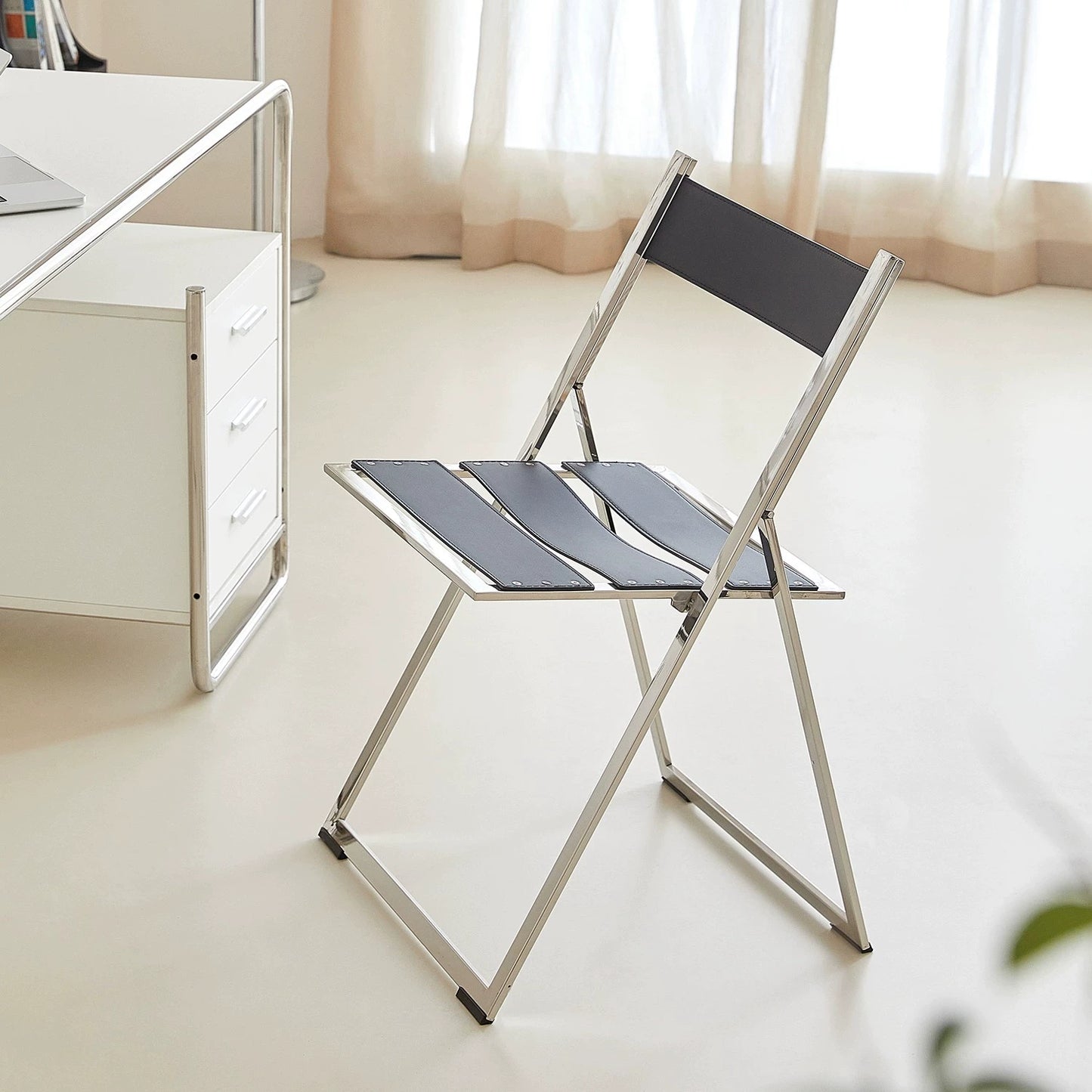 Klappbarer Esszimmerstuhl aus Edelstahl, nordischer moderner Stuhl für Zuhause und Café, leichter Luxus-Sattellederstuhl 