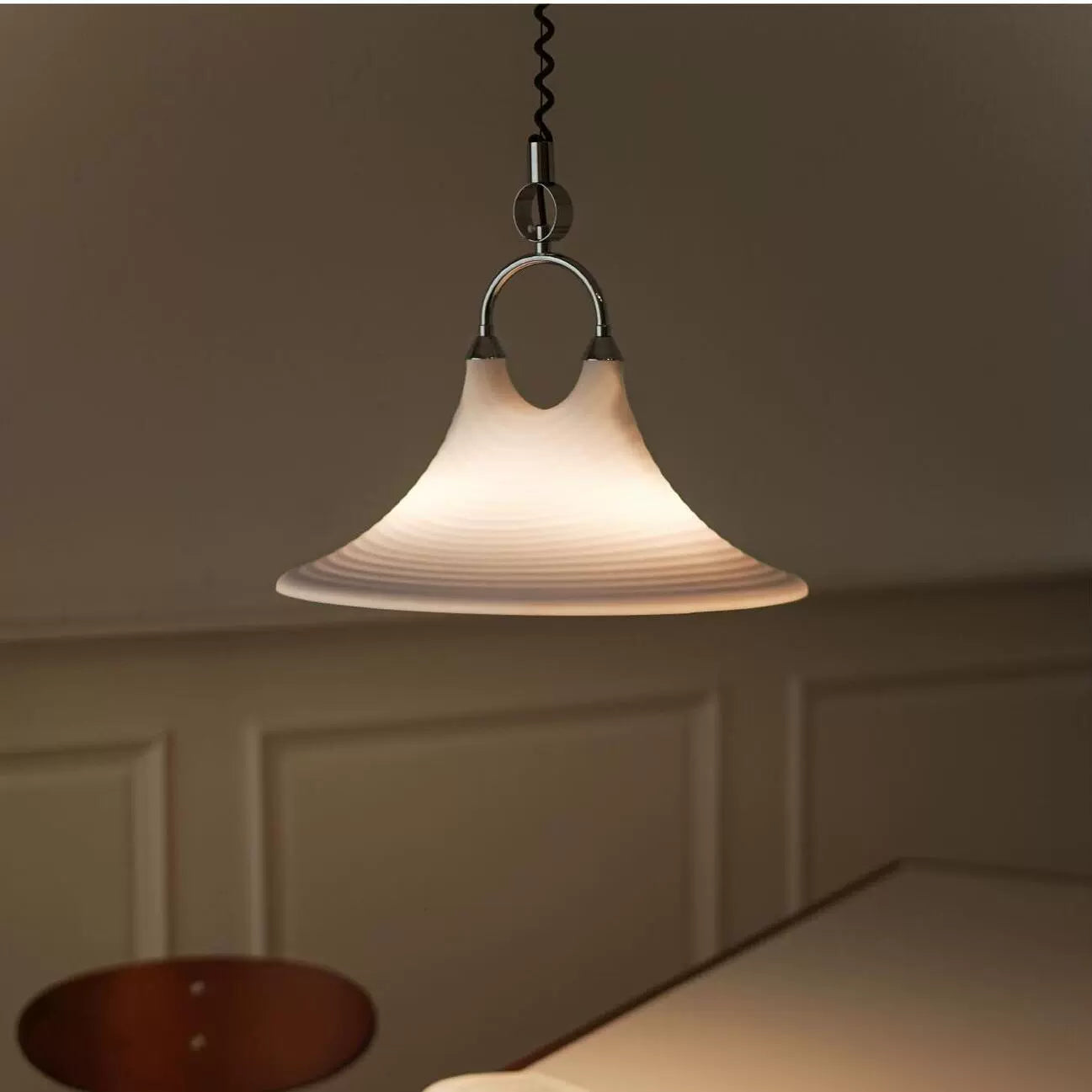 Mittelalterlicher bemalter Kronleuchter für Esszimmer, Wohnzimmer, Nachttischlampe, Hornleuchte, einziehbarer Kronleuchter mit gestreifter Kunst, Strohhut 