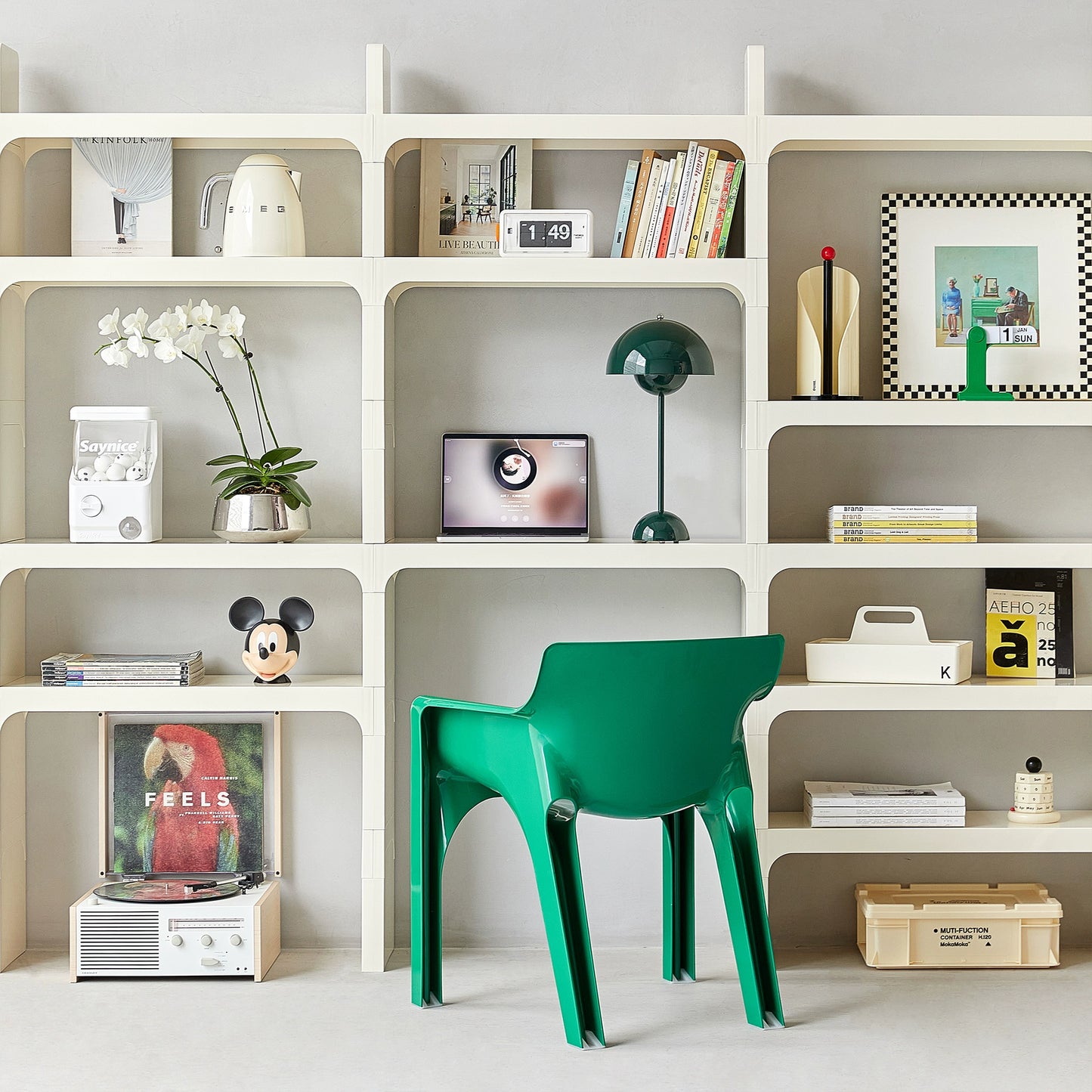 Kombinationsregal mittelalterlicher Modul-Lagerschrank in minimalistischem Bodenbücherregal mehrschichtiges Präsentationsregal 