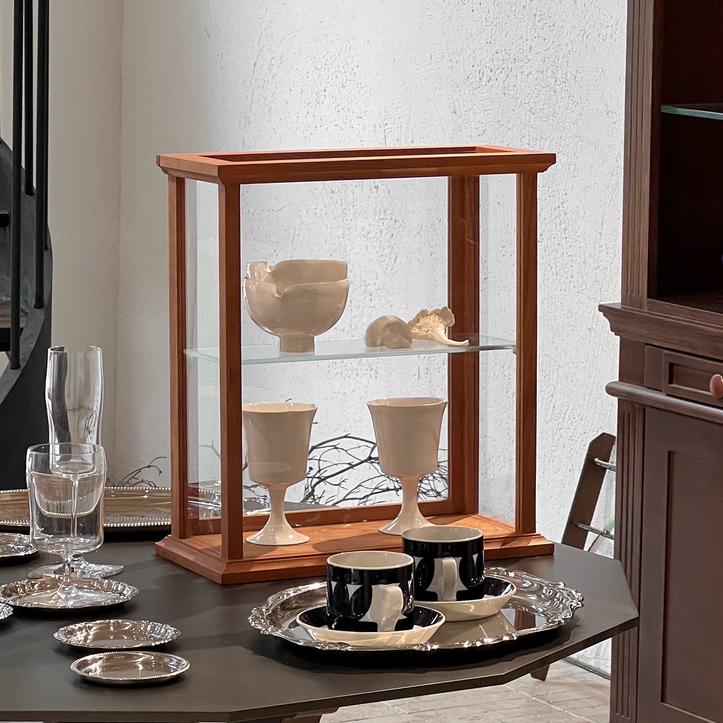 Massivholz-Glas-Präsentationsständer, mittelalterlicher Getränkehalter, Schreibtisch-Aufbewahrungsständer, Café, Dessert-Vitrine 