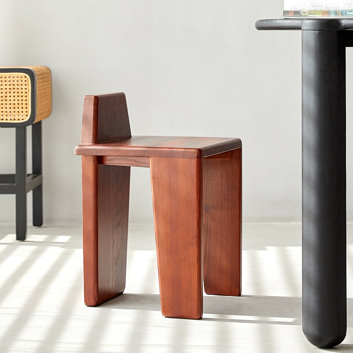 Mittelalterlicher Massivholzhocker Nordischer Designer-Esszimmerhocker Haushalts-Wabi-Wind-Ankleidehocker einfacher Esszimmerstuhl 