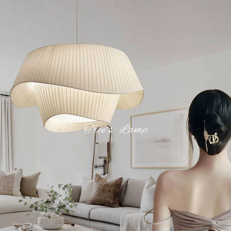 Französischer mittelalterlicher Kronleuchter Stoffoberfläche Champagnerfarbe Wohnzimmer Hauptlicht stromlinienförmiges einfaches Schlafzimmer Atmosphärenlicht 