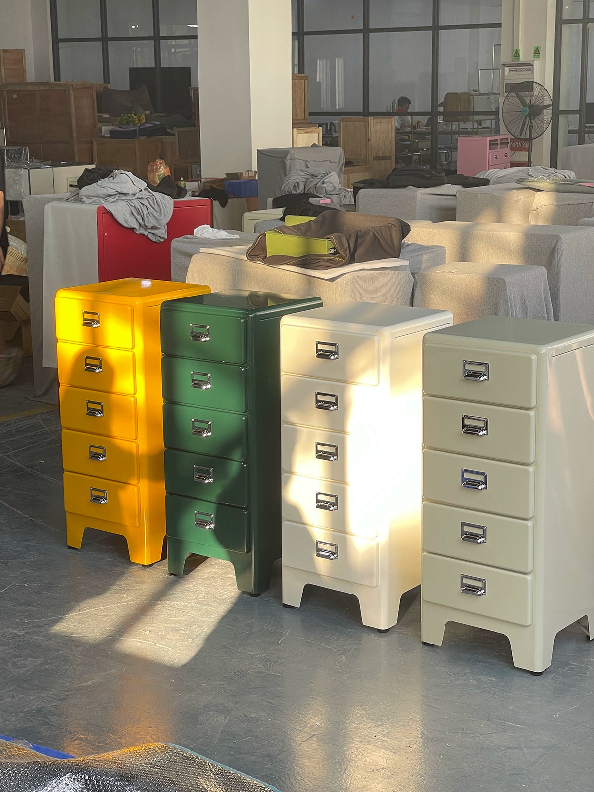 Retro Schubladenschrank mittelalterlicher Industriestil Japanischer Ins Dekorativer Spind Haushaltswohnzimmer Metallseitenschrank 