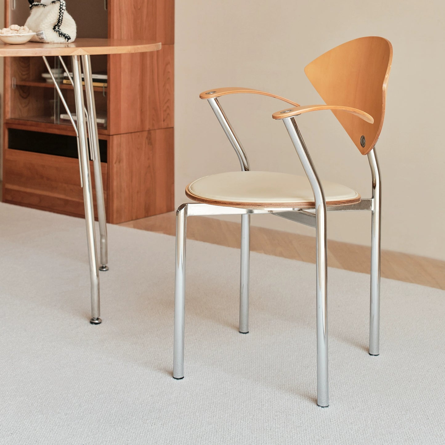 Mittelalterlicher Designer-Esszimmerstuhl Café-Einzelstuhl Retro kreativer leichter Luxus Schmiedeeisenstuhl Massivholz-Rückenlehne 