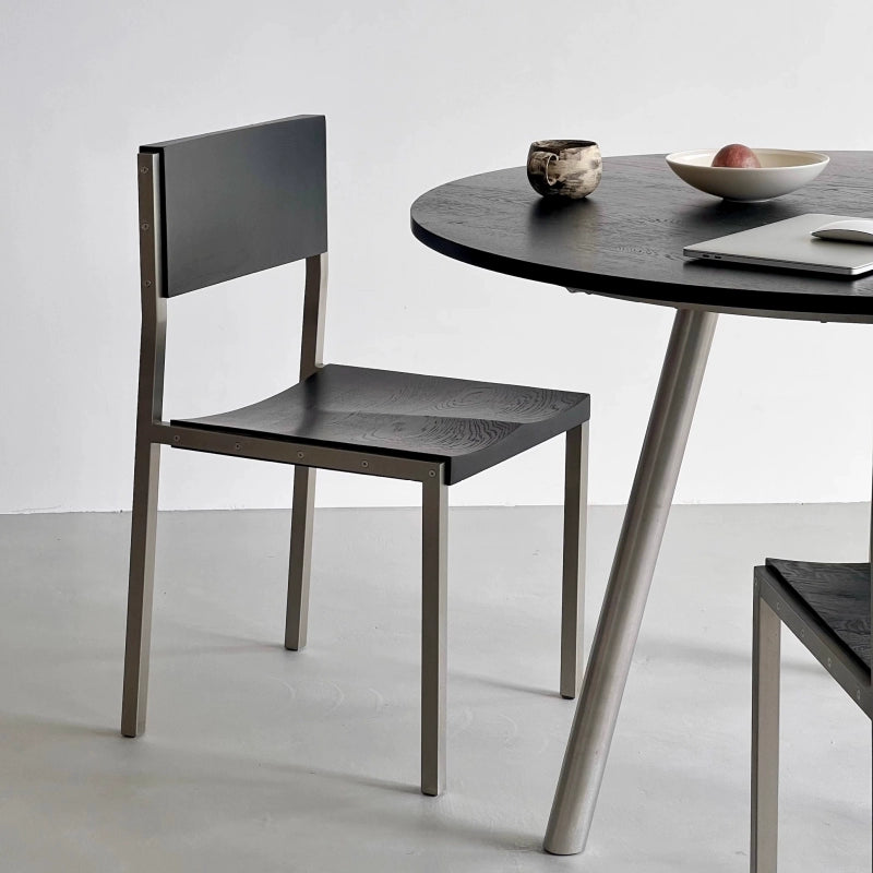 Mittelalterlicher minimalistischer Esszimmerstuhl, Haushalts-Massivholz-Designer, moderner High-End-Leicht-Luxus-Wabi-Sabi-Wind-Rückenlehnenstuhl 