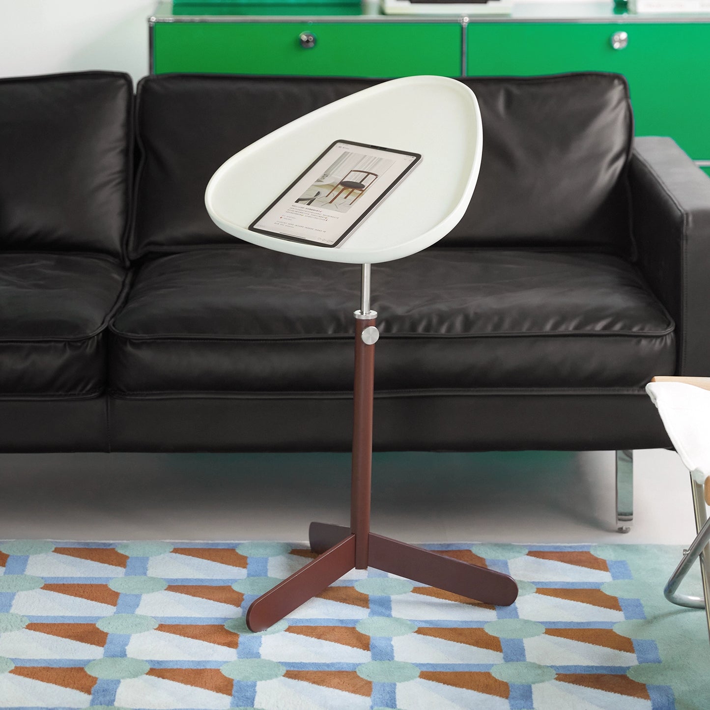 Hebe-Couchtisch, mittelalterlich, nordischer drehbarer Sofa-Kantentisch, Designer, einfacher Nachttisch für kleine Wohnungen 