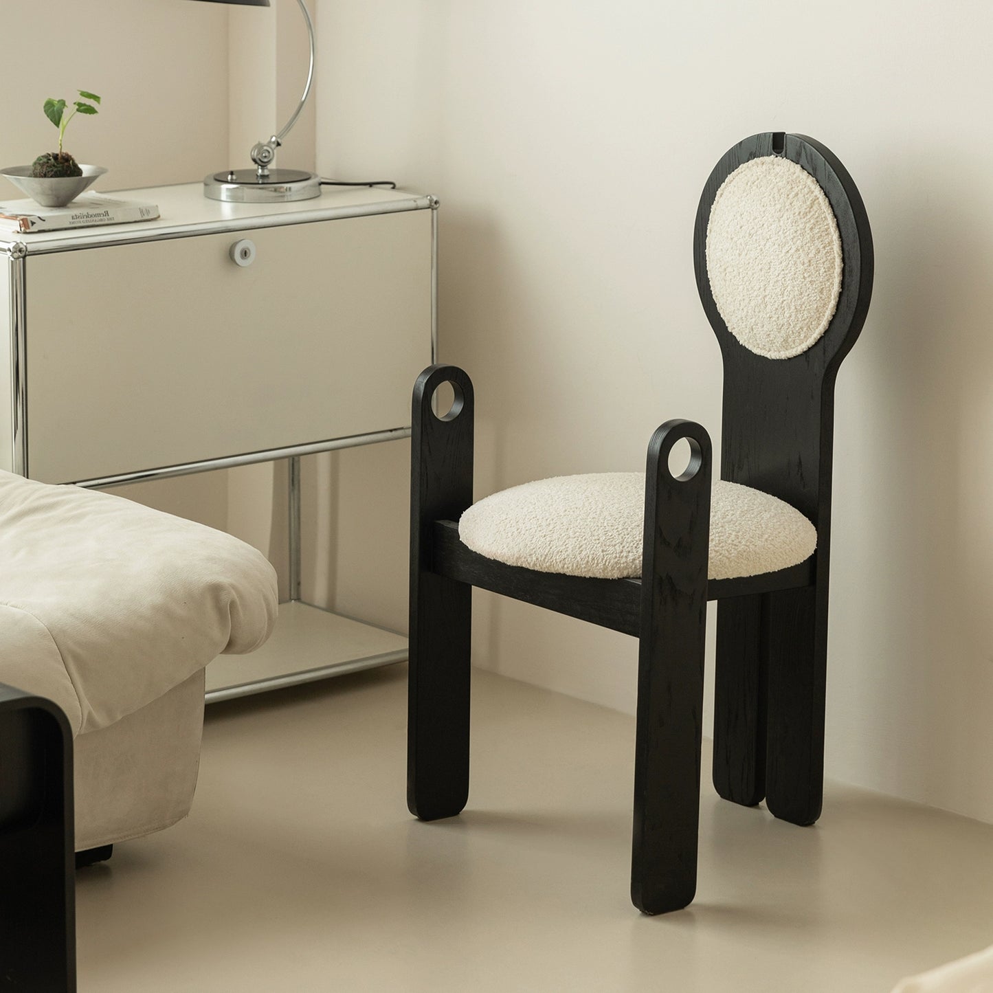 Französischer mittelalterlicher Esszimmerstuhl, Lammwolle, weicher Stuhl, Ankleidestuhl, Stuhl mit Rückenlehne aus massivem Holz, leichter Luxus, hohes Gefühl 