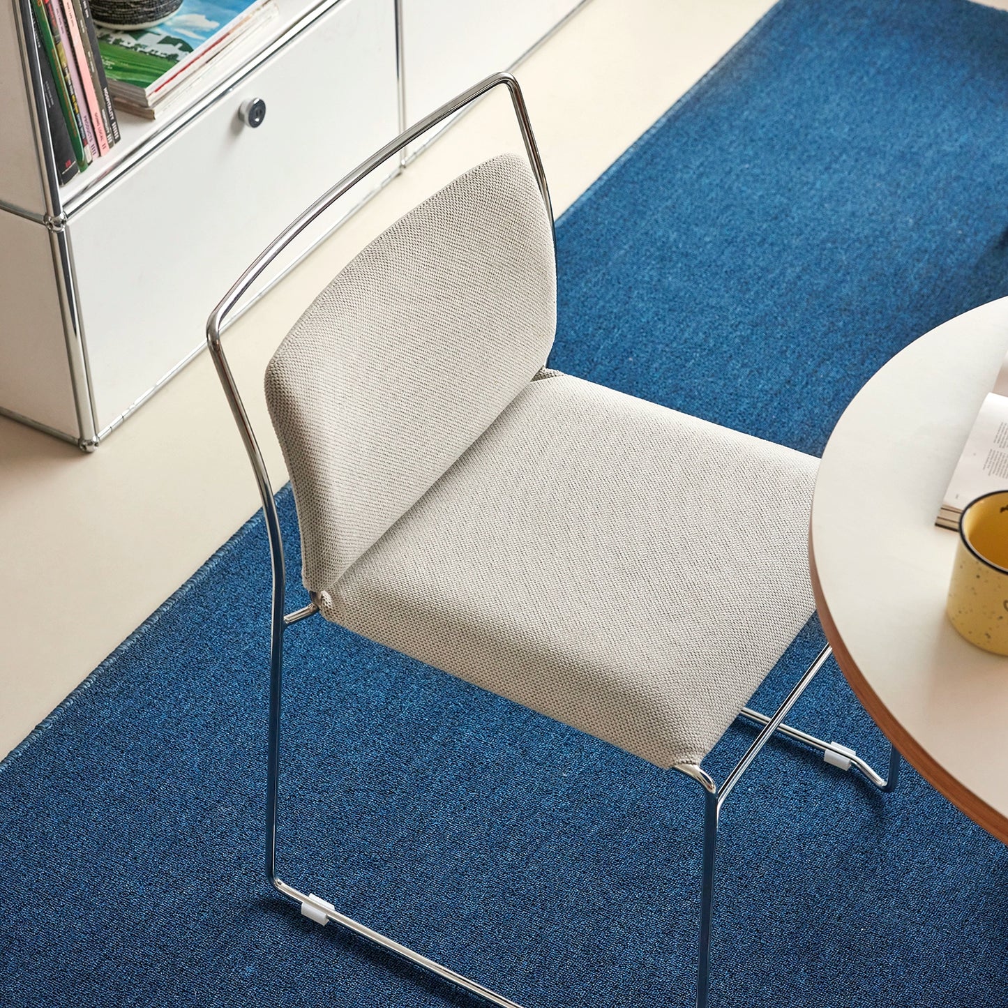 Italienischer minimalistischer Esszimmerstuhl, kreativer Designerstuhl, leichter Luxus-High-End-Stuhl mit Rückenlehne aus Schmiedeeisen, weiche Tasche 