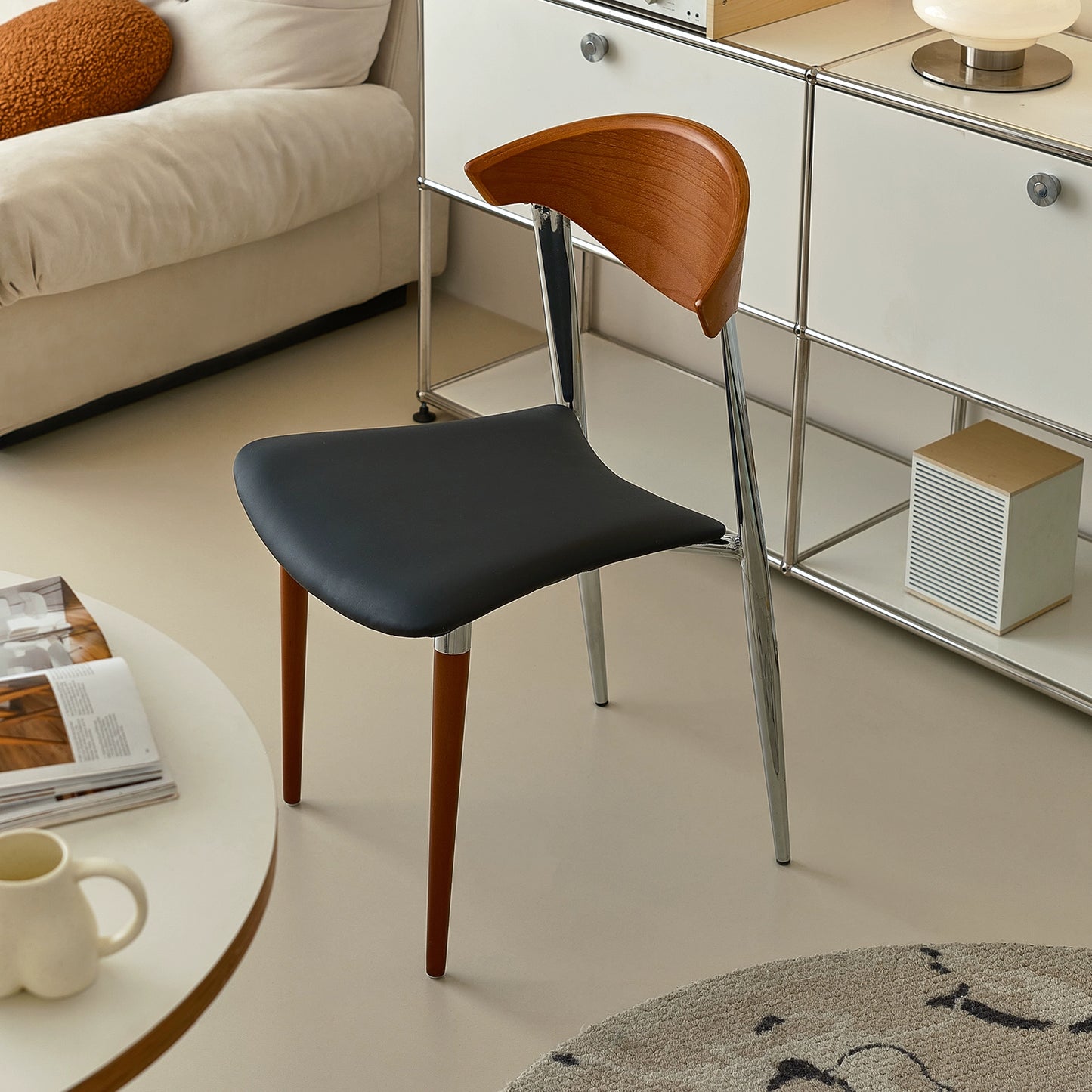 Mittelalterlicher Esszimmerstuhl, weiche Tasche, Esstischstuhl, leichter Luxus, hoher Sinn, Ins Popularback-Stuhl, Designer-Creme-Stil 