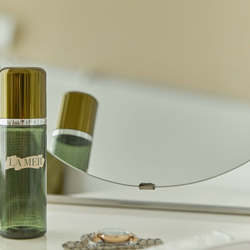 Mittelalterlicher Schminkspiegel, vertikaler Kommodenspiegel, Ins Wind Schmiedeeisen Schlafzimmerspiegel, Licht Luxus, künstlerischer Sinn 