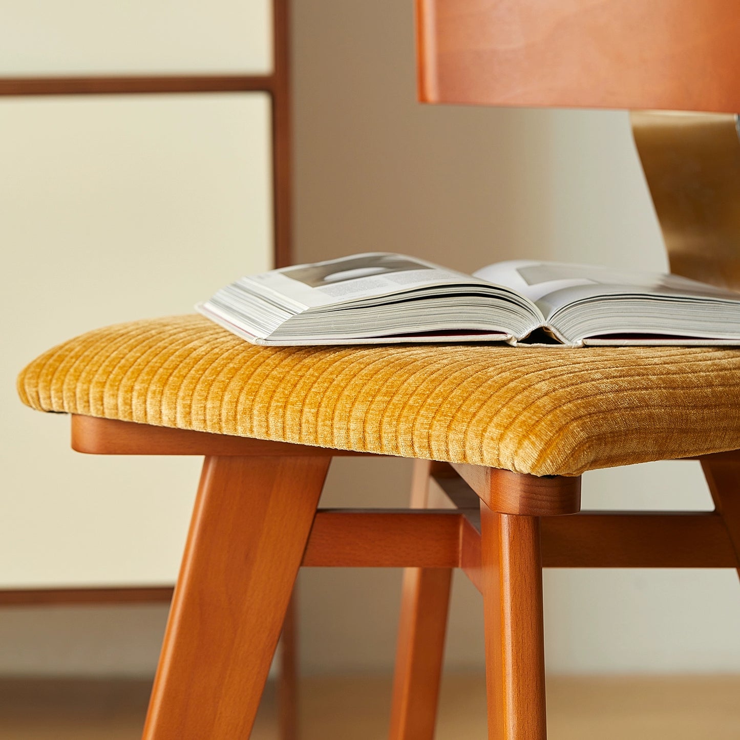 Mittelalterlicher Esszimmerstuhl Nordischer Stuhl mit Rückenlehne aus Massivholz Wabi-Sabi Designer Premium Französischer Freizeitstuhl 