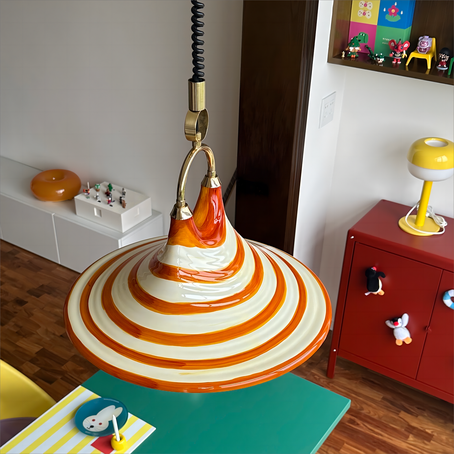 Mittelalterlicher bemalter Kronleuchter für Esszimmer, Wohnzimmer, Nachttischlampe, Hornleuchte, einziehbarer Kronleuchter mit gestreifter Kunst, Strohhut 