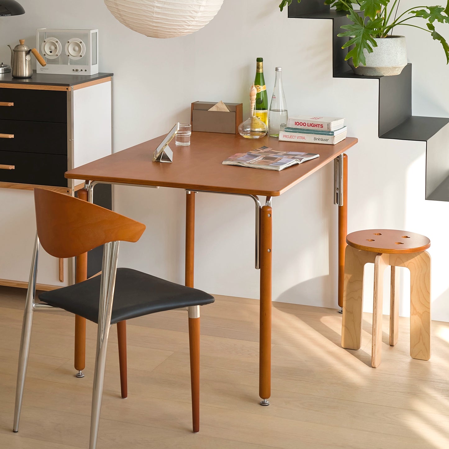 Mittelalterlicher Esstisch aus Massivholz, leichter Luxus-Esstisch der Spitzenklasse, einfacher Designer-Schreibtisch für kreatives Büro