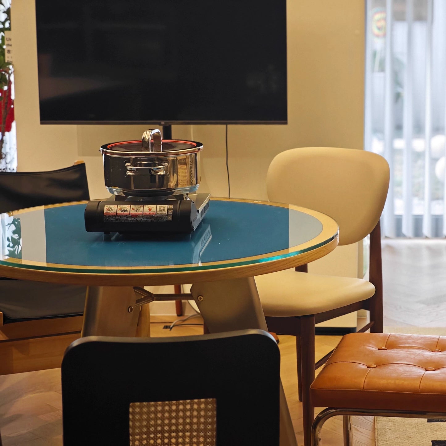 Retro Massivholz Esstisch Einfacher leichter Luxus High-End Runder Tisch Kleine Wohnung Kreativer Esstisch für Cafés 