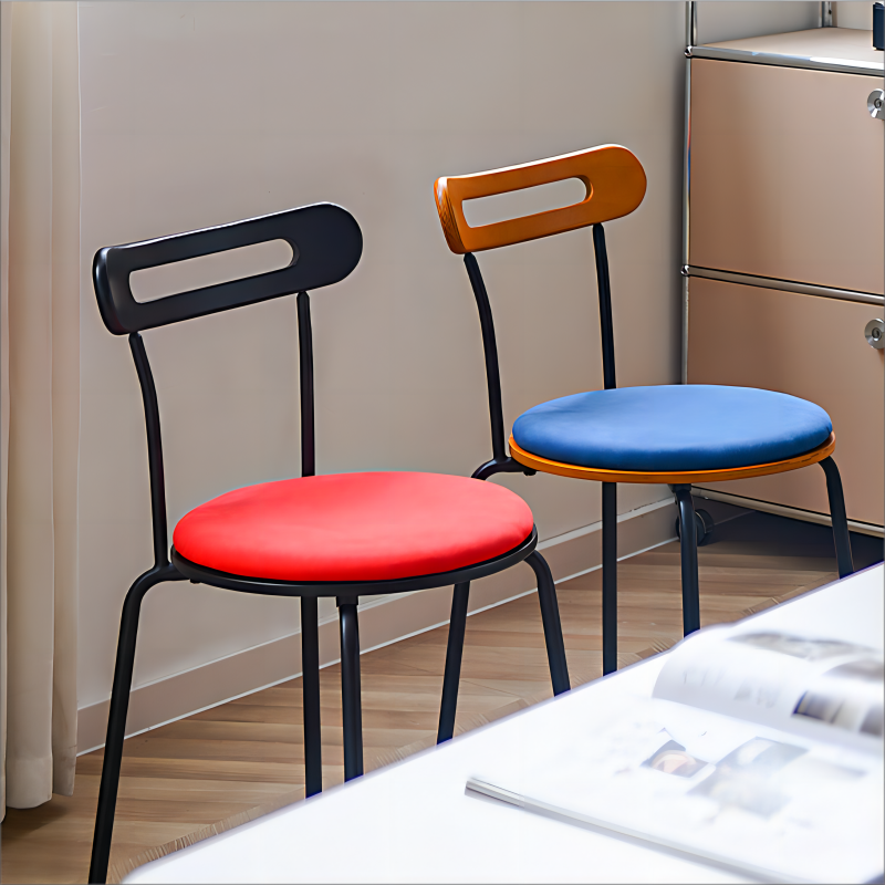 Minimalistischer mittelalterlicher Esszimmerstuhl, kleiner Schreibtischstuhl für Wohnungen, koreanischer Ins-Haushaltshocker mit Rückenlehne, stapelbar 