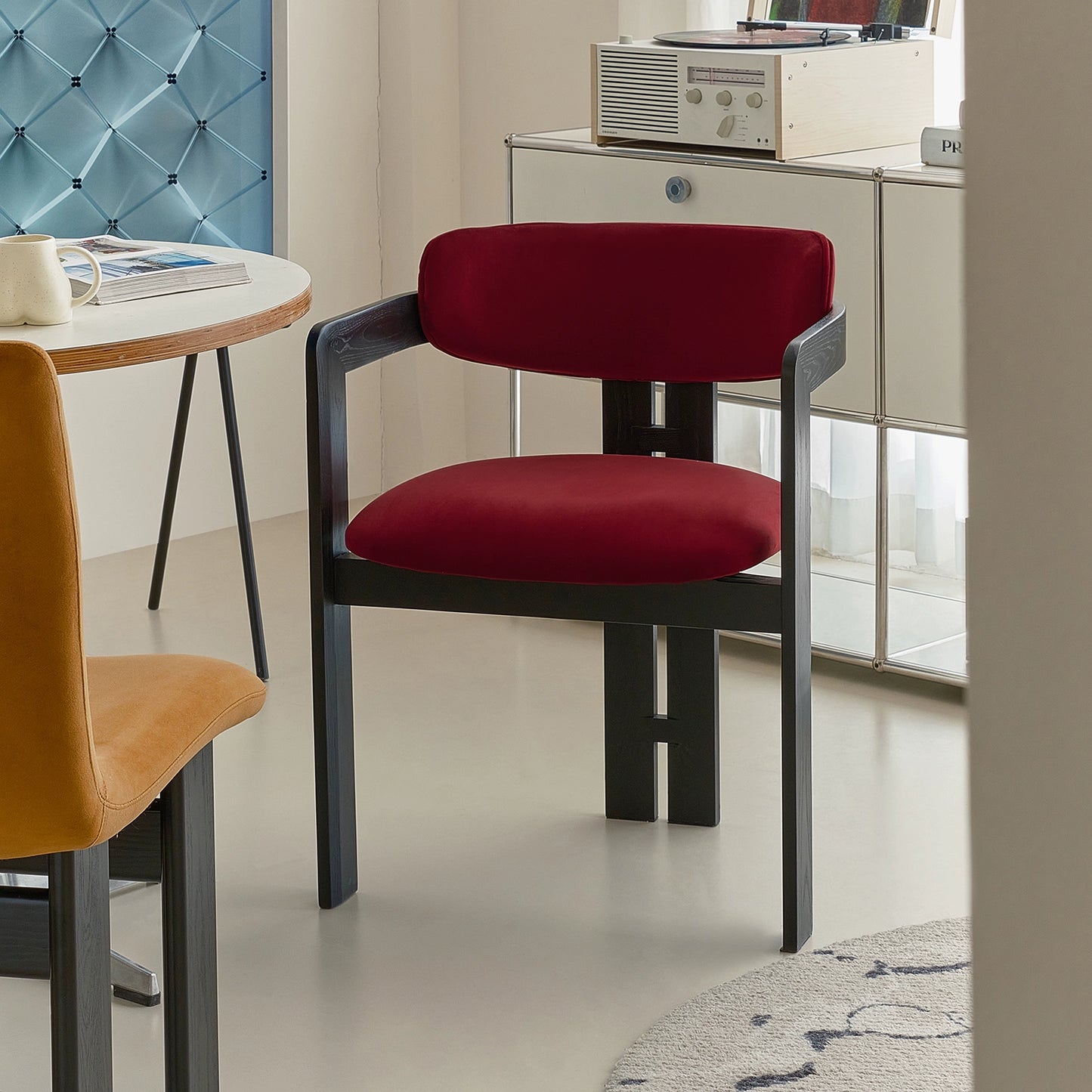 Mittelalterlicher Esszimmerstuhl aus Massivholz, Ins PopularDesigner-Stuhl, leichter Luxus, hoher Sinn, lässiger Esszimmerstuhl, Kreativität 