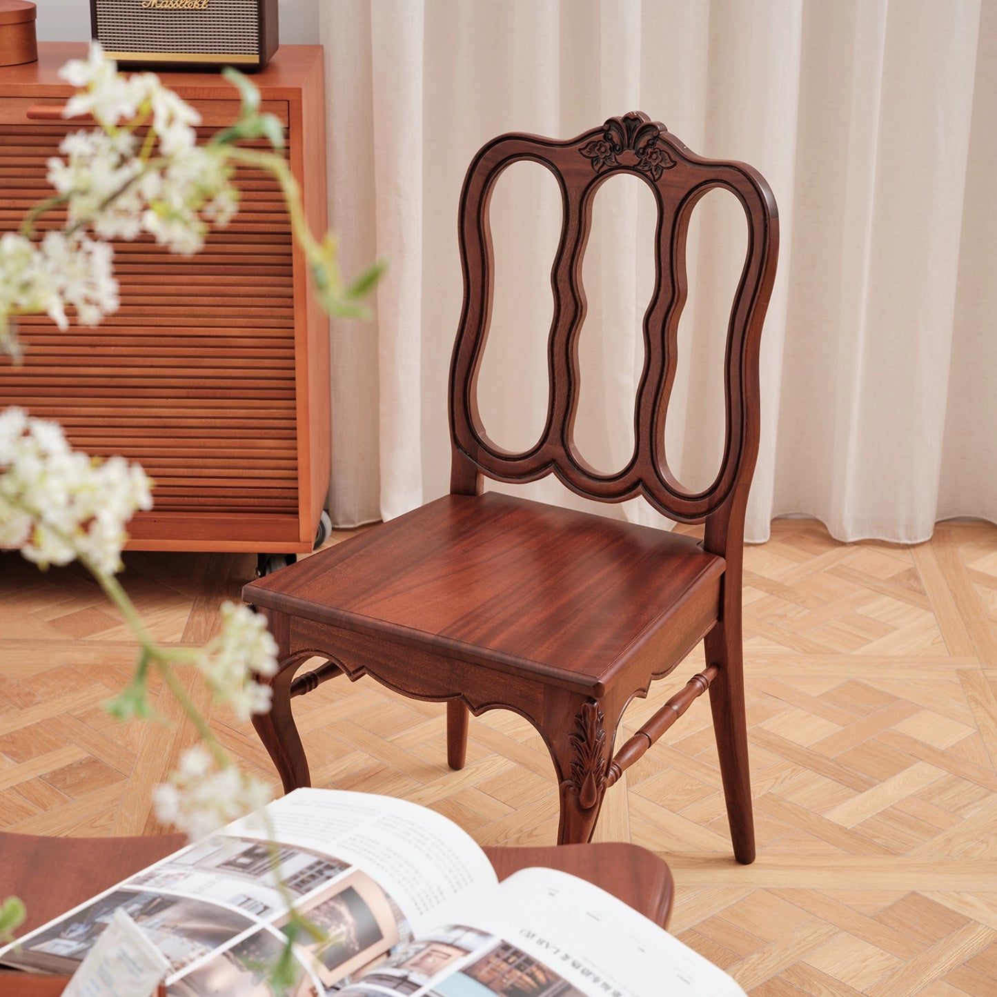 Französischer Esszimmerstuhl, hoher künstlerischer Retro-Stuhl, Stuhl mit Rückenlehne aus massivem Holz, Stuhl für Wohnzimmer, Zuhause, Café 