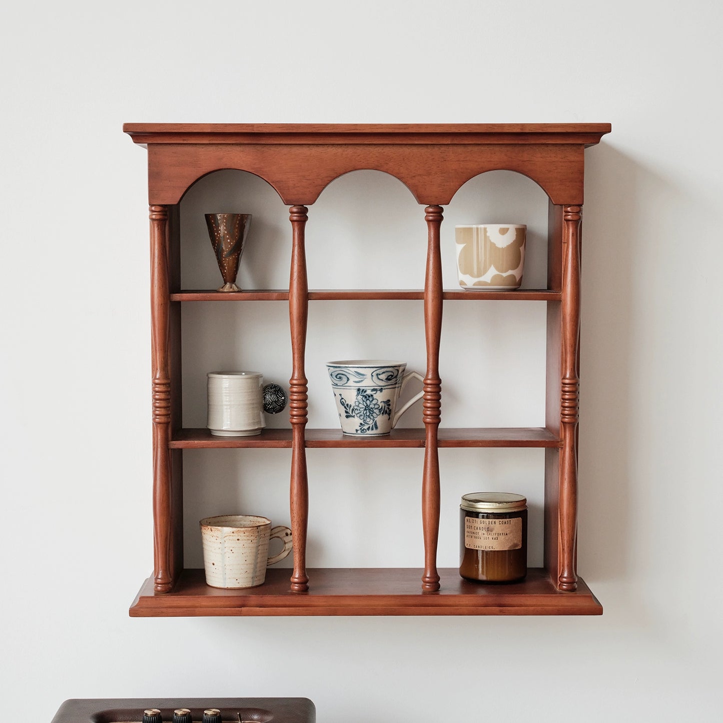 Mittelalterliches Regal zum Aufhängen an der Wand, Retro-französisches Desktop-Aufbewahrungsregal, Massivholz, Kaffeetassenhalter, Wanddekoration 