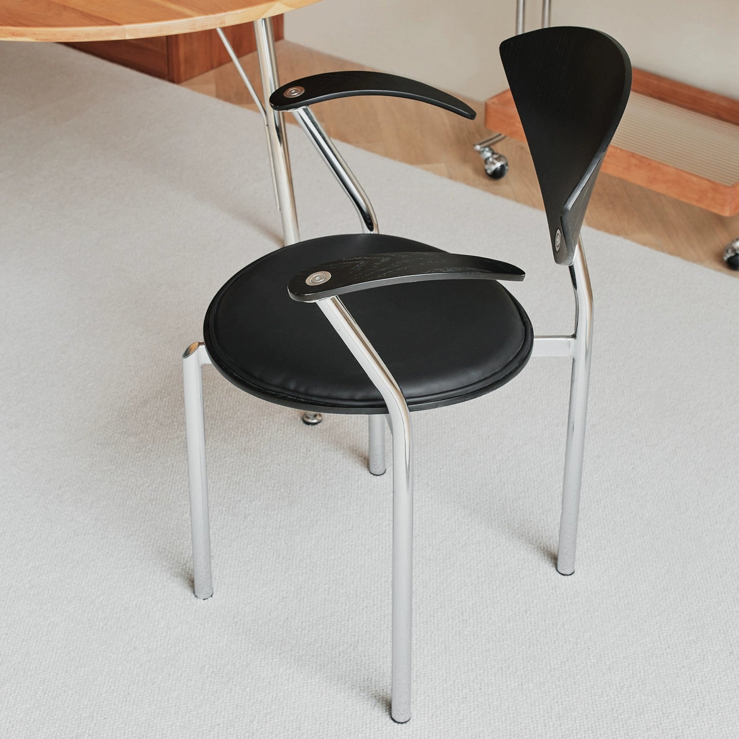 Mittelalterlicher Designer-Esszimmerstuhl Café-Einzelstuhl Retro kreativer leichter Luxus Schmiedeeisenstuhl Massivholz-Rückenlehne 