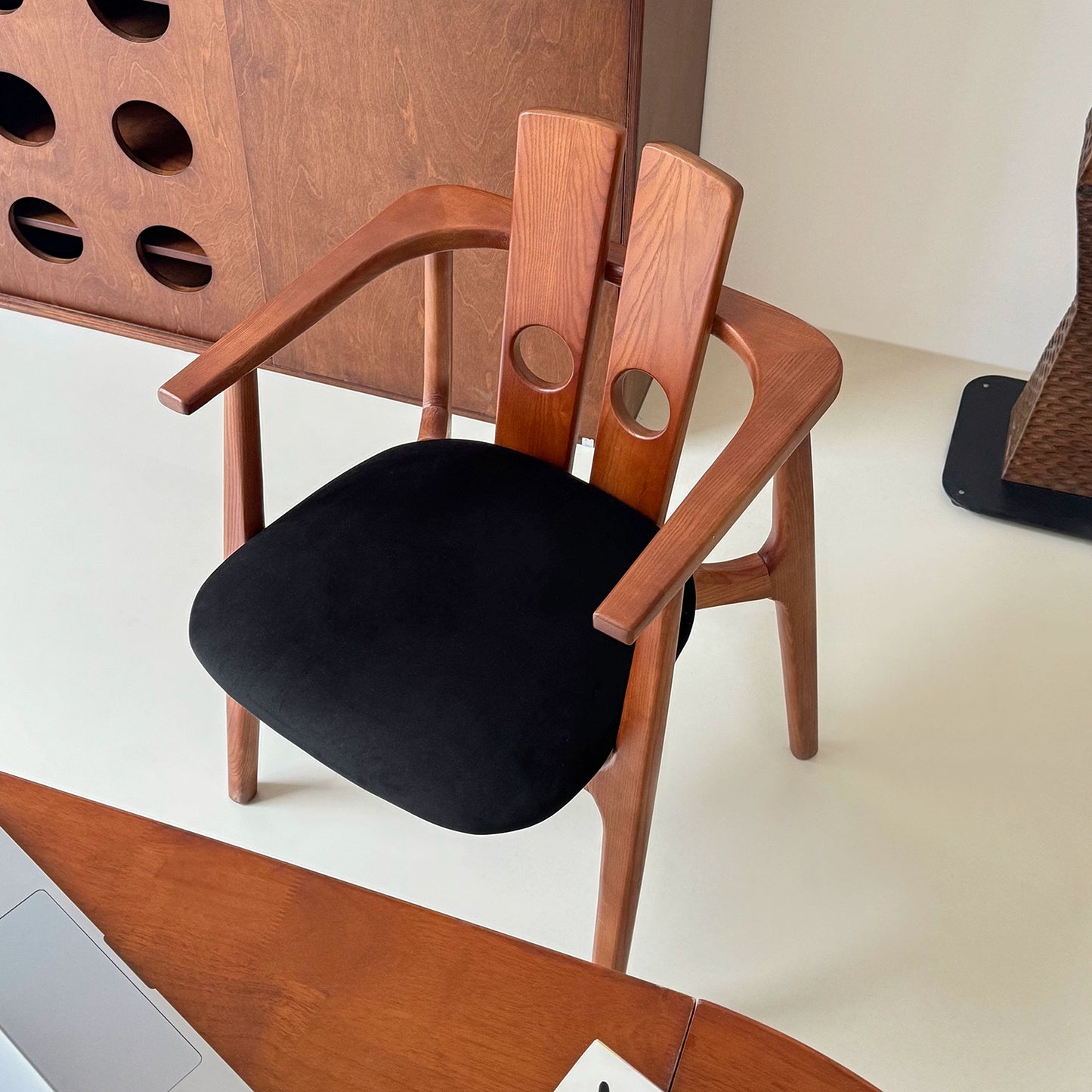 Mittelalterlicher Esszimmerstuhl aus massivem Holz, Designerstuhl, Wabi-Sandwind, künstlerischer Sinn, Verhandlungsstuhl, kreativer Vintage 