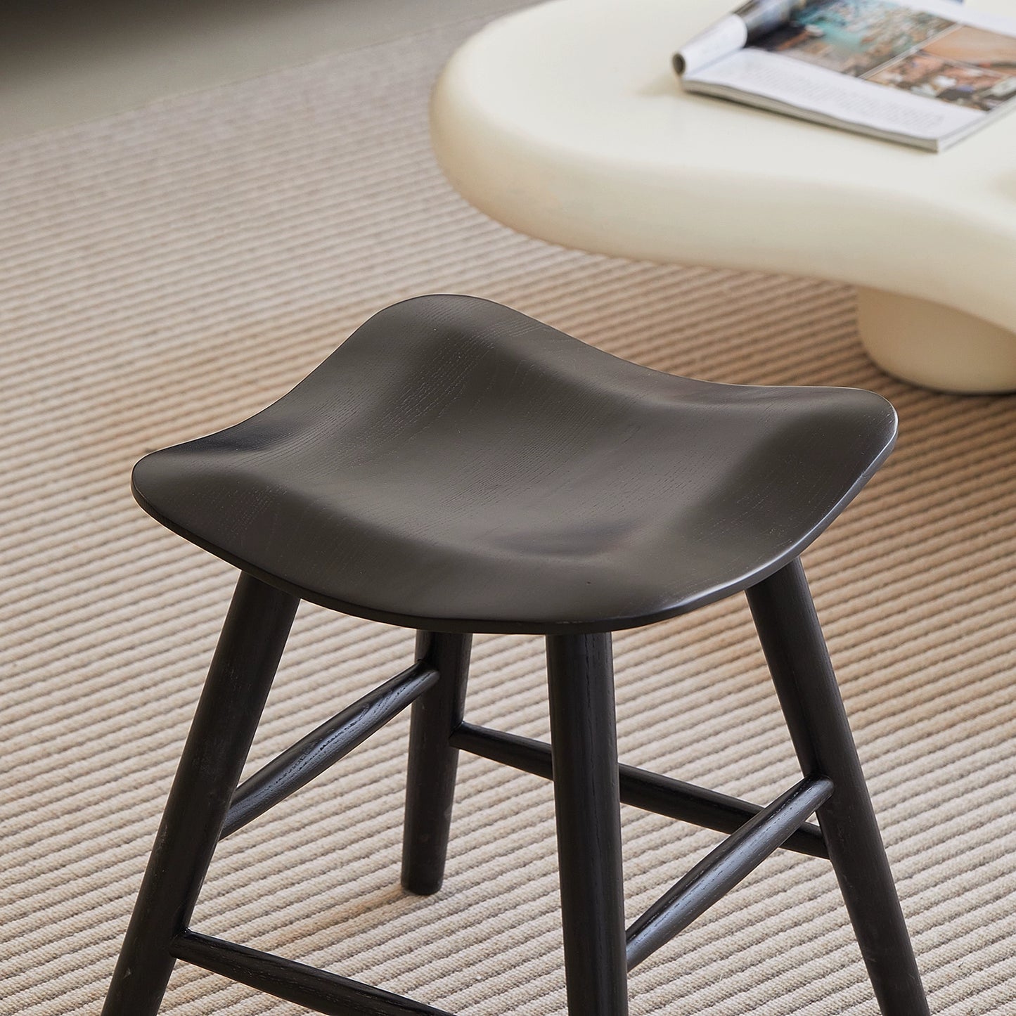 Massivholzhocker High-End-Heim-Kleinbank Internet-Promi-Designer-Niedrighocker Kreativer Wohnzimmerhocker 