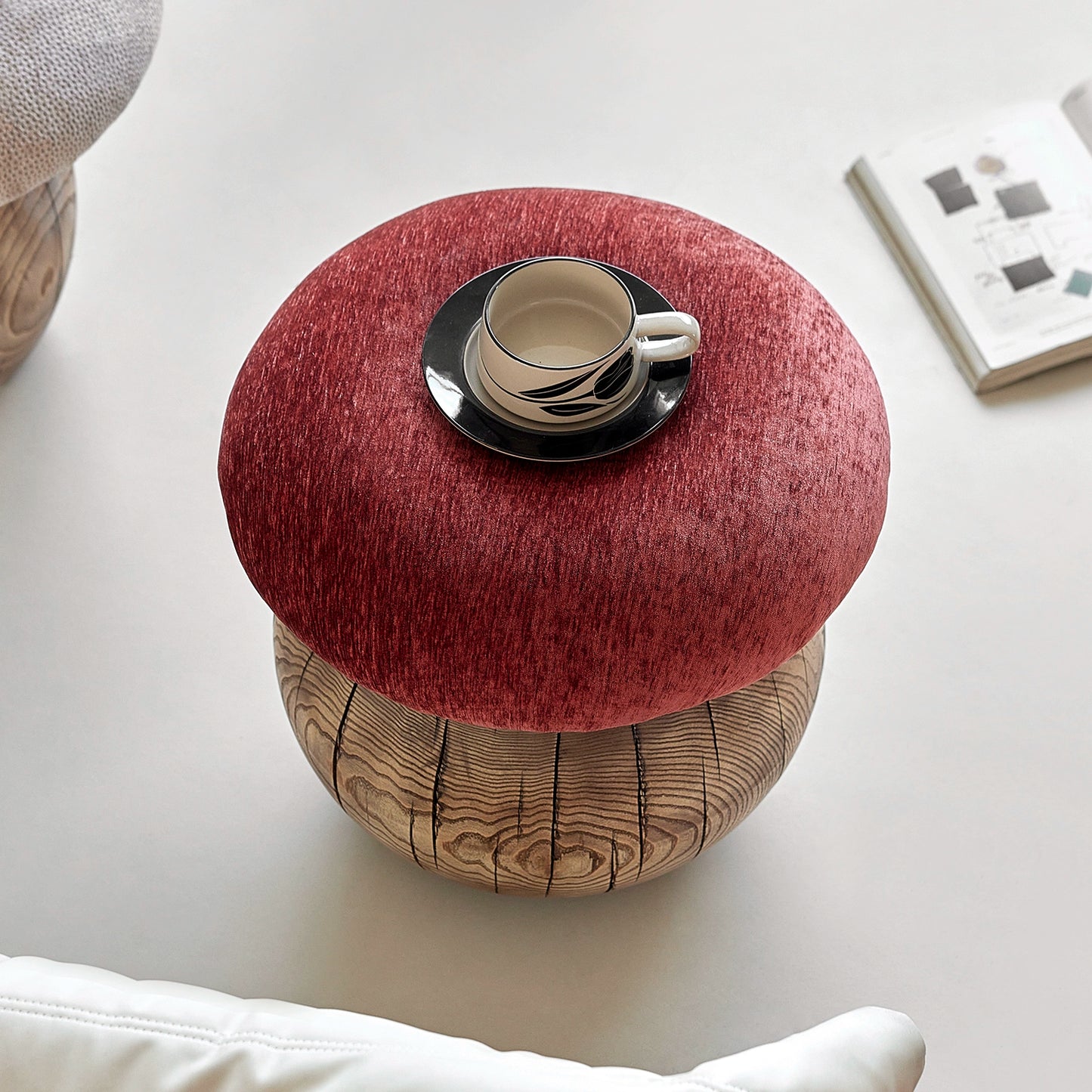 Pilzhocker Designer-Hocker aus Holz, niedriger Hocker, Schuhwechselhocker, mittelalterlicher Creme-Stil, Ankleidehocker 