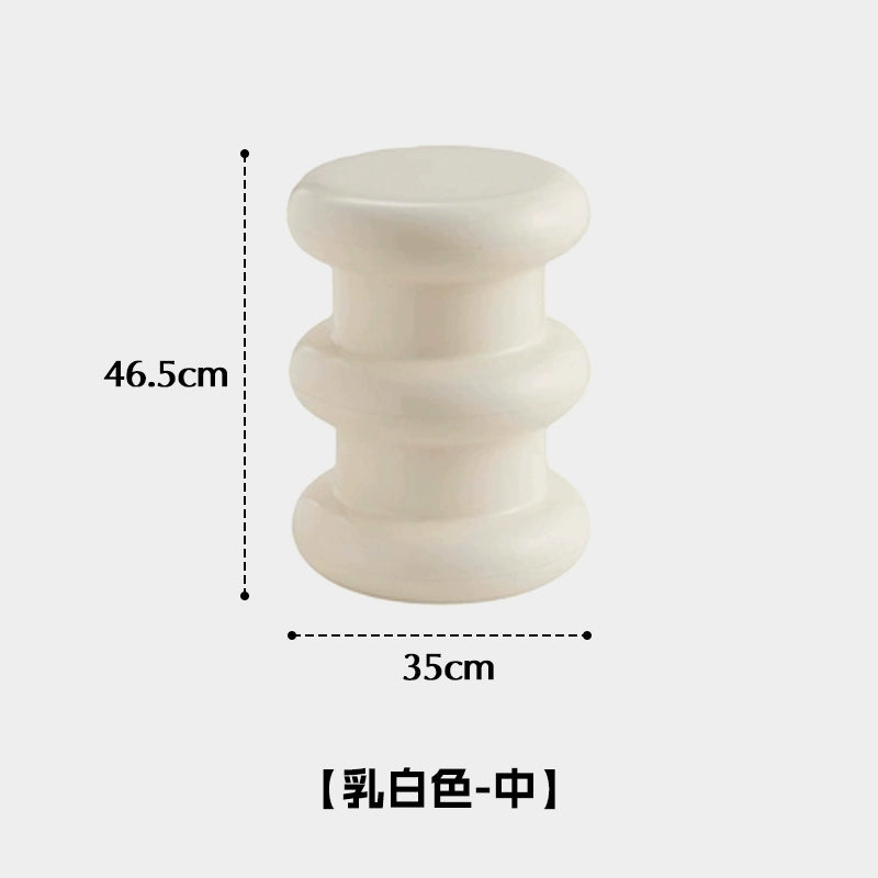 Kleiner Hocker aus Kunststoff, mittelalterlicher Schuhwechselhocker, kreativer Designer-Couchtischhocker, robuster und langlebiger niedriger Hocker für den Haushalt 