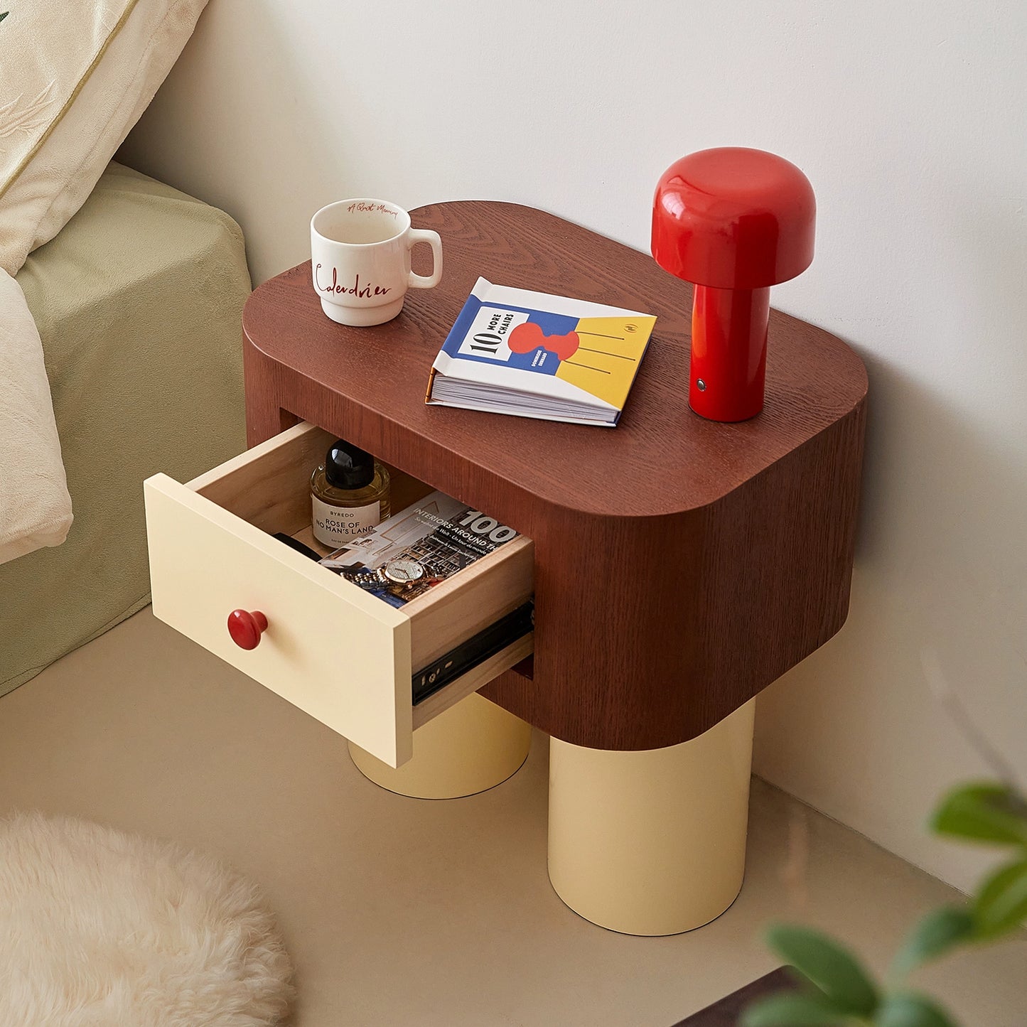 Cremefarbener Wind-Nachttisch, kreativer Nachttisch für Kinderzimmer, mittelalterlicher kleiner schmaler Schrank, niedlicher Lagerschrank 