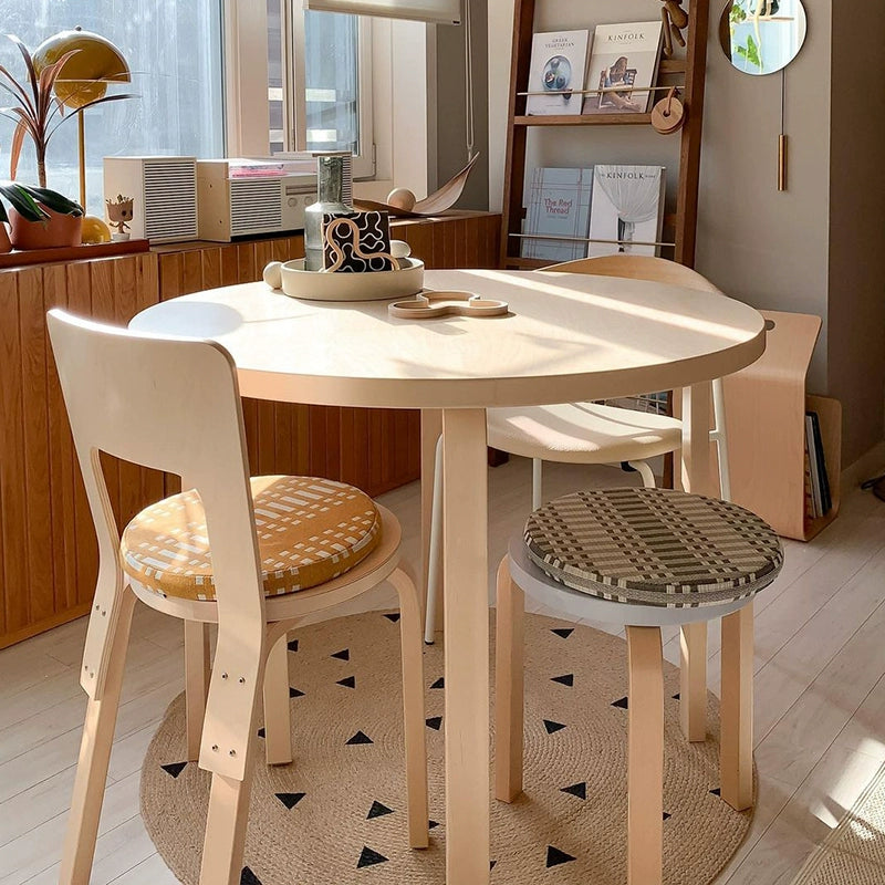 Mittelalterlicher Esstisch aus Massivholz, quadratischer Esstisch im Ins-Stil, einfacher Büroschreibtisch, Haushalt, kleine Wohnung 