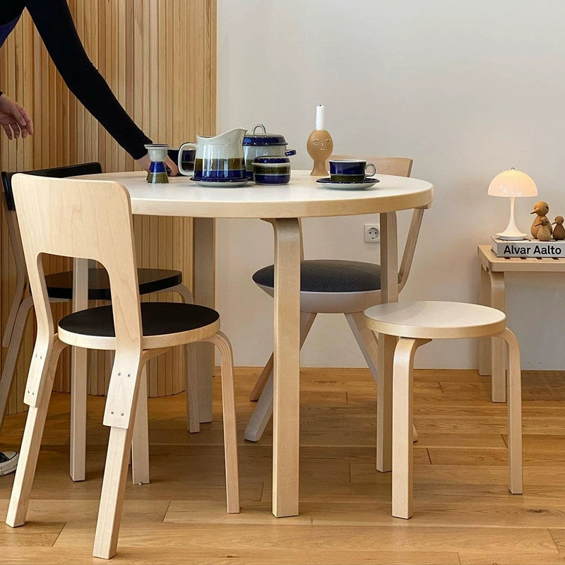 Mittelalterlicher Esstisch aus Massivholz, quadratischer Esstisch im Ins-Stil, einfacher Büroschreibtisch, Haushalt, kleine Wohnung 