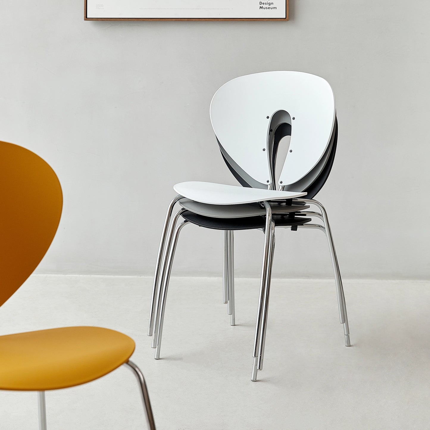 Mittelalterlicher Esszimmerstuhl Nordischer Designerstuhl Moderner Stuhl mit einfacher Rückenlehne Freizeit-Verhandlungsstuhl aus Massivholz 