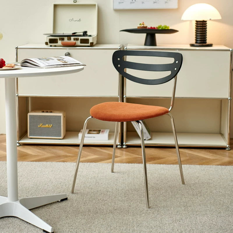 Mittelalterlicher Esszimmerstuhl aus Massivholz, einfacher moderner Heimstuhl, Designer-Restauranthocker, lässiger Rückenlehnenstuhl 