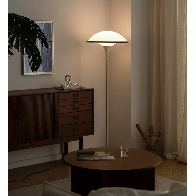 Nordische fliegende Untertassenlampe, mittelalterliche Stehlampe, französische Creme, Retro-Nachttischlampe, Restaurant-Atmosphäre, Kronleuchter 