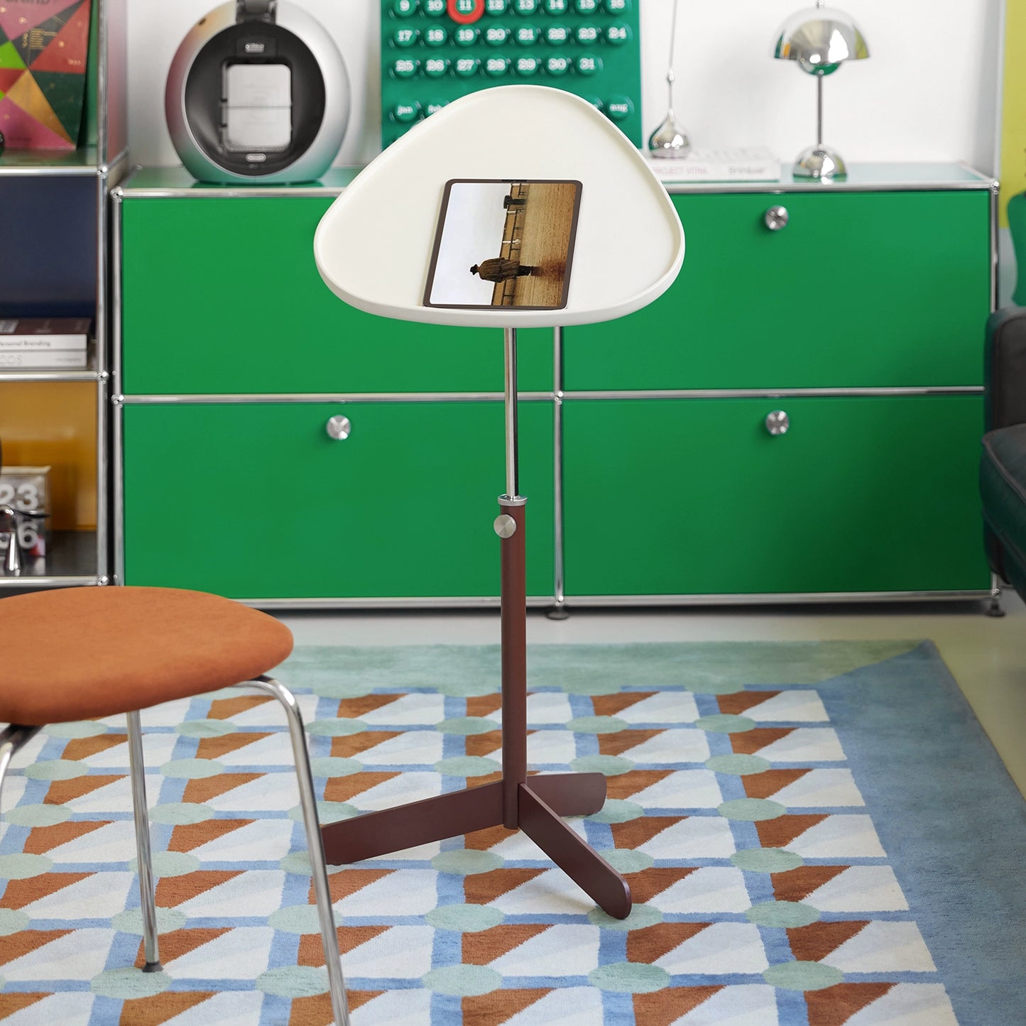 Hebe-Couchtisch, mittelalterlich, nordischer drehbarer Sofa-Kantentisch, Designer, einfacher Nachttisch für kleine Wohnungen 