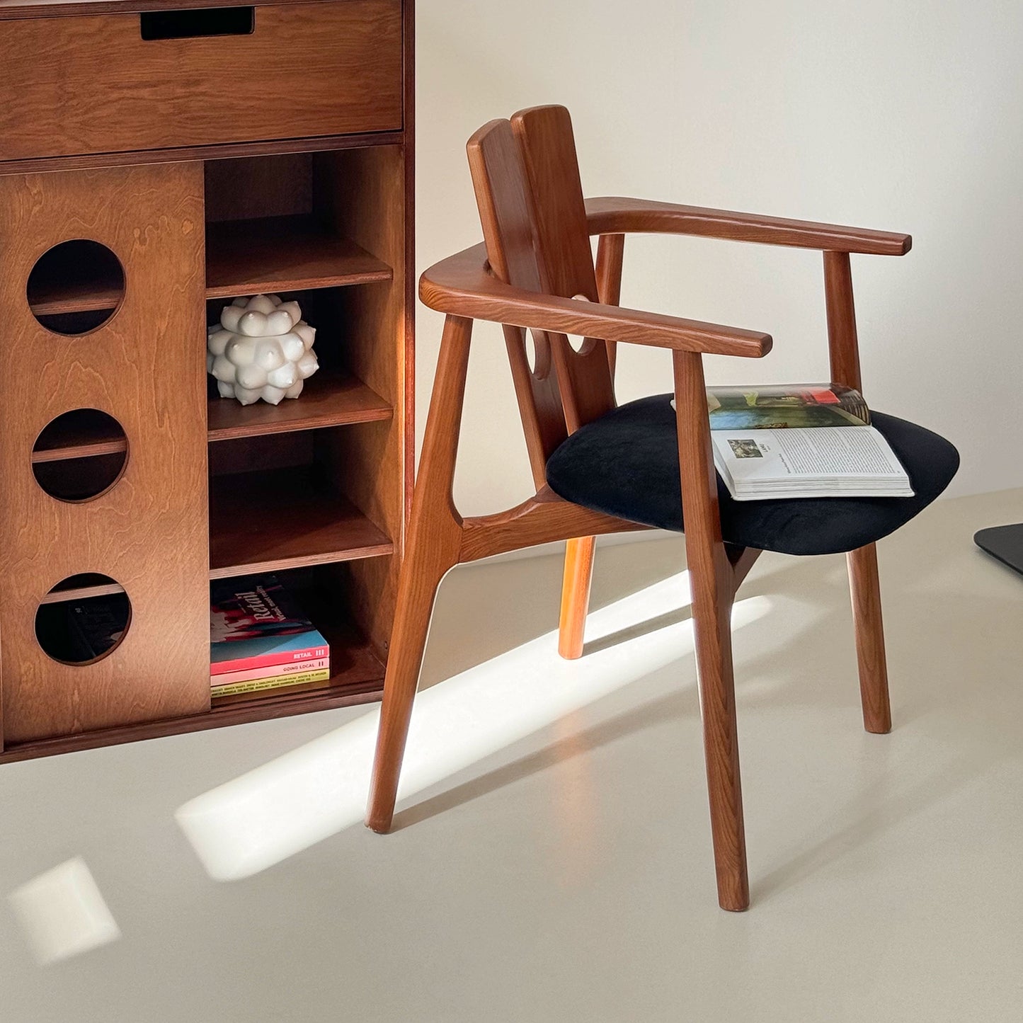 Mittelalterlicher Esszimmerstuhl aus massivem Holz, Designerstuhl, Wabi-Sandwind, künstlerischer Sinn, Verhandlungsstuhl, kreativer Vintage 