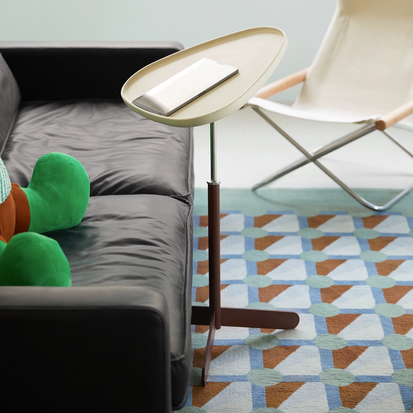 Hebe-Couchtisch, mittelalterlich, nordischer drehbarer Sofa-Kantentisch, Designer, einfacher Nachttisch für kleine Wohnungen 