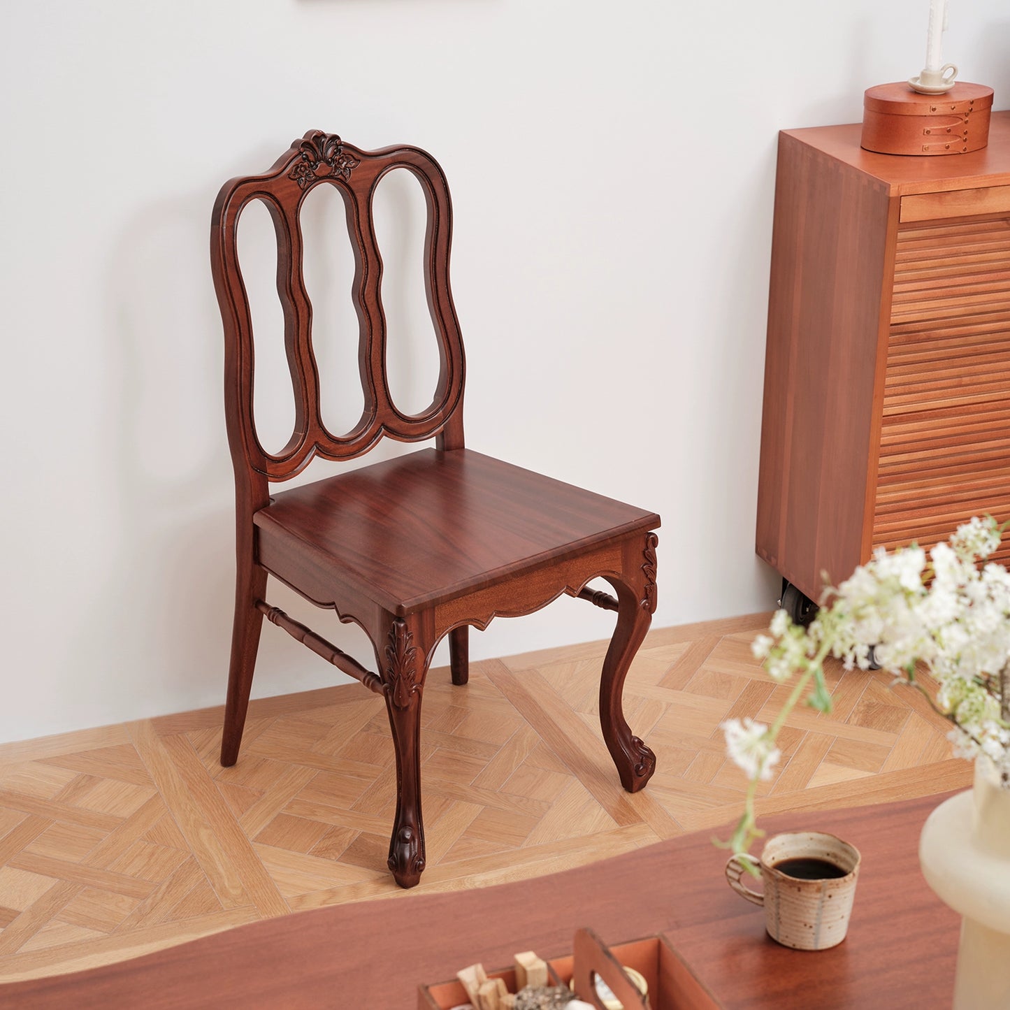 Französischer Esszimmerstuhl, hoher künstlerischer Retro-Stuhl, Stuhl mit Rückenlehne aus massivem Holz, Stuhl für Wohnzimmer, Zuhause, Café 