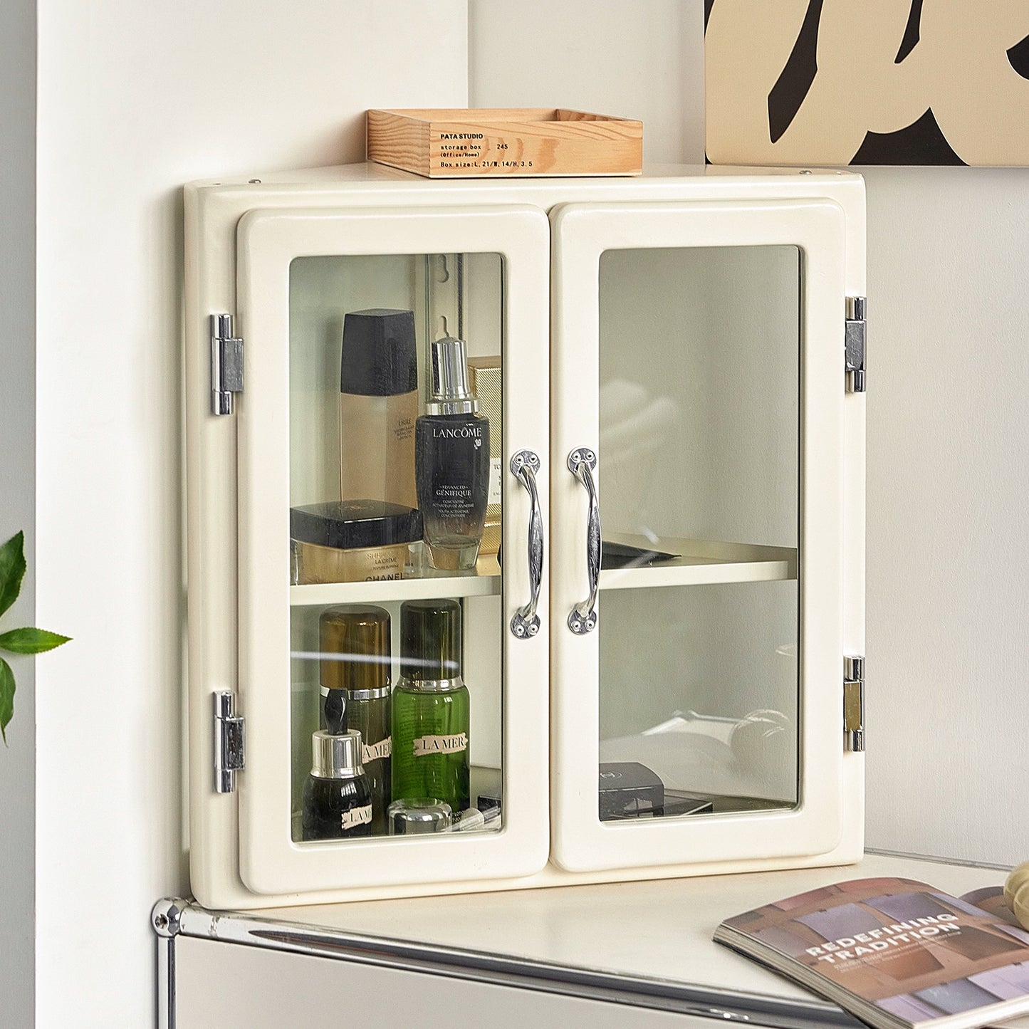 Desktop-Aufbewahrungsschrank Japanischer Retro-Metall-Dreiecksschrank Eckfigur Glas-Präsentationsständer 