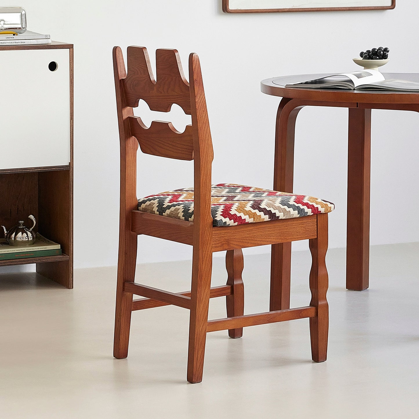 Französischer Retro-Esszimmerstuhl, leichter Luxus-Premium-Softbag-Stuhl, künstlerischer Massivholz-Caféstuhl im Ins-Stil 