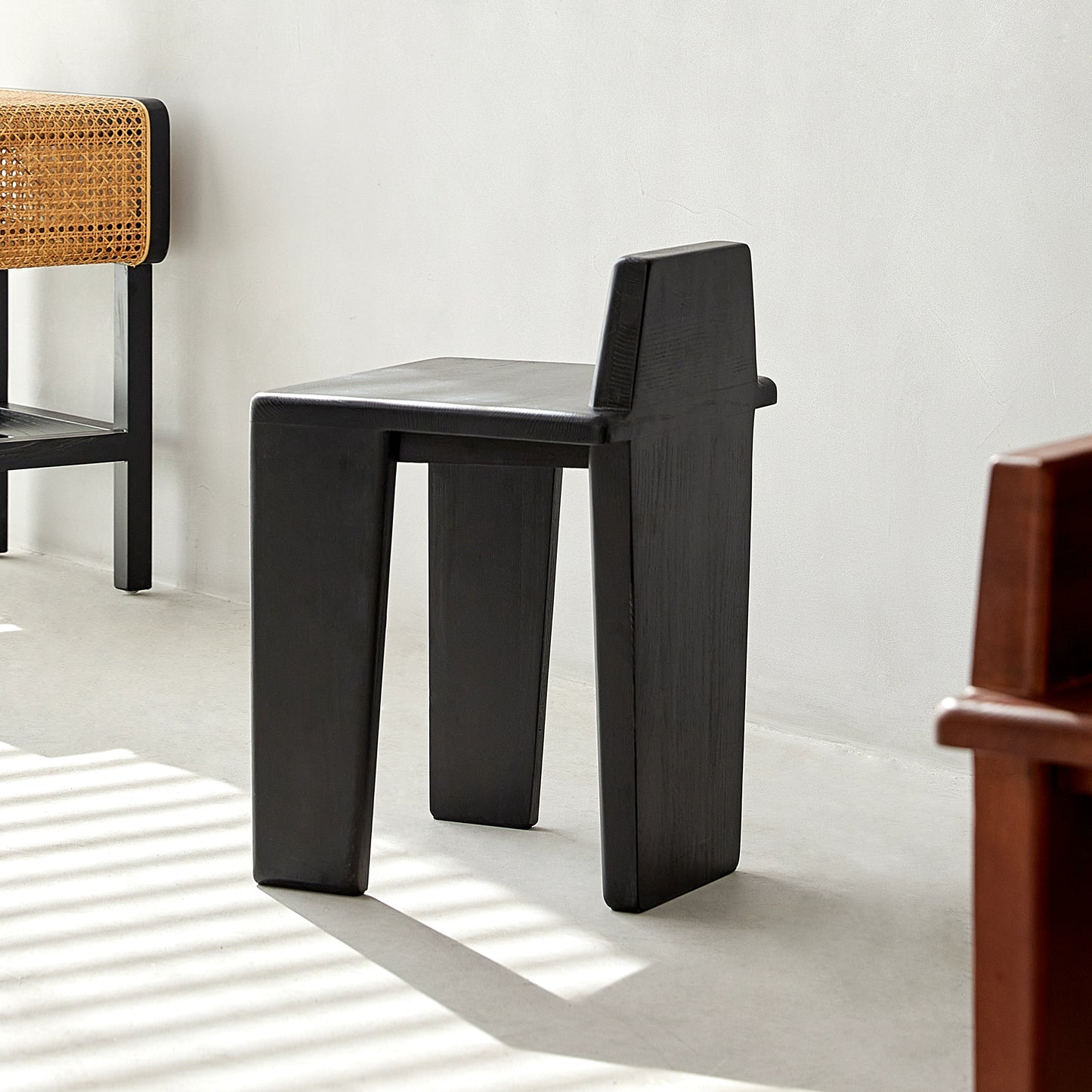 Mittelalterlicher Massivholzhocker Nordischer Designer-Esszimmerhocker Haushalts-Wabi-Wind-Ankleidehocker einfacher Esszimmerstuhl 