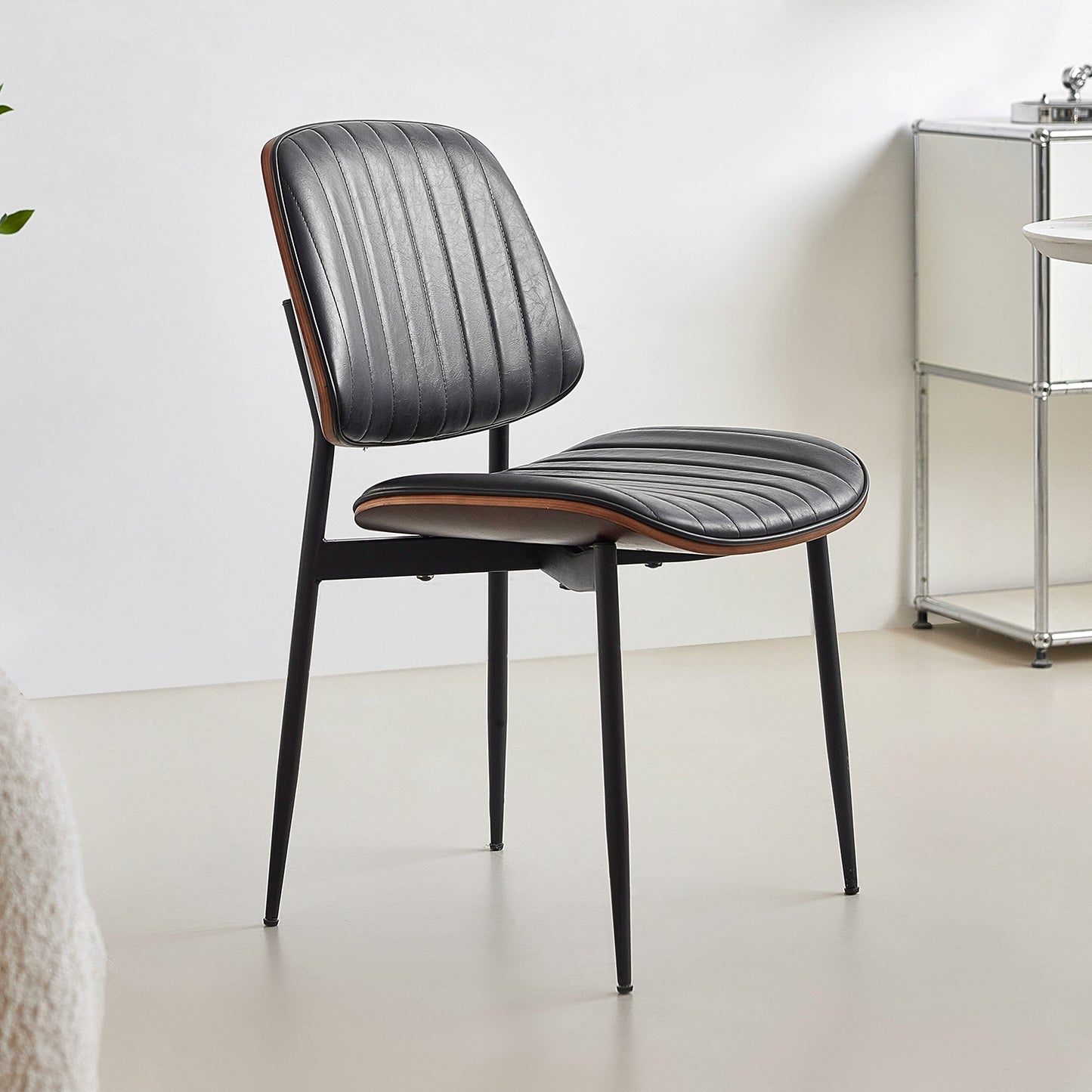 Italienischer minimalistischer Esszimmerstuhl, nordischer Stuhl mit weicher Rückenlehne, Retro-Freizeitstuhl für Zuhause, leichter Luxus, hohes Gefühl 