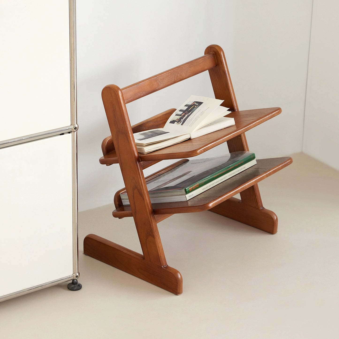 Mittelalterlicher Zeitungsständer, deckenhoher Zeitungsständer aus Massivholz, Ornament-Zeitungsständer, Ins-Balkon, kleines Bücherregal 